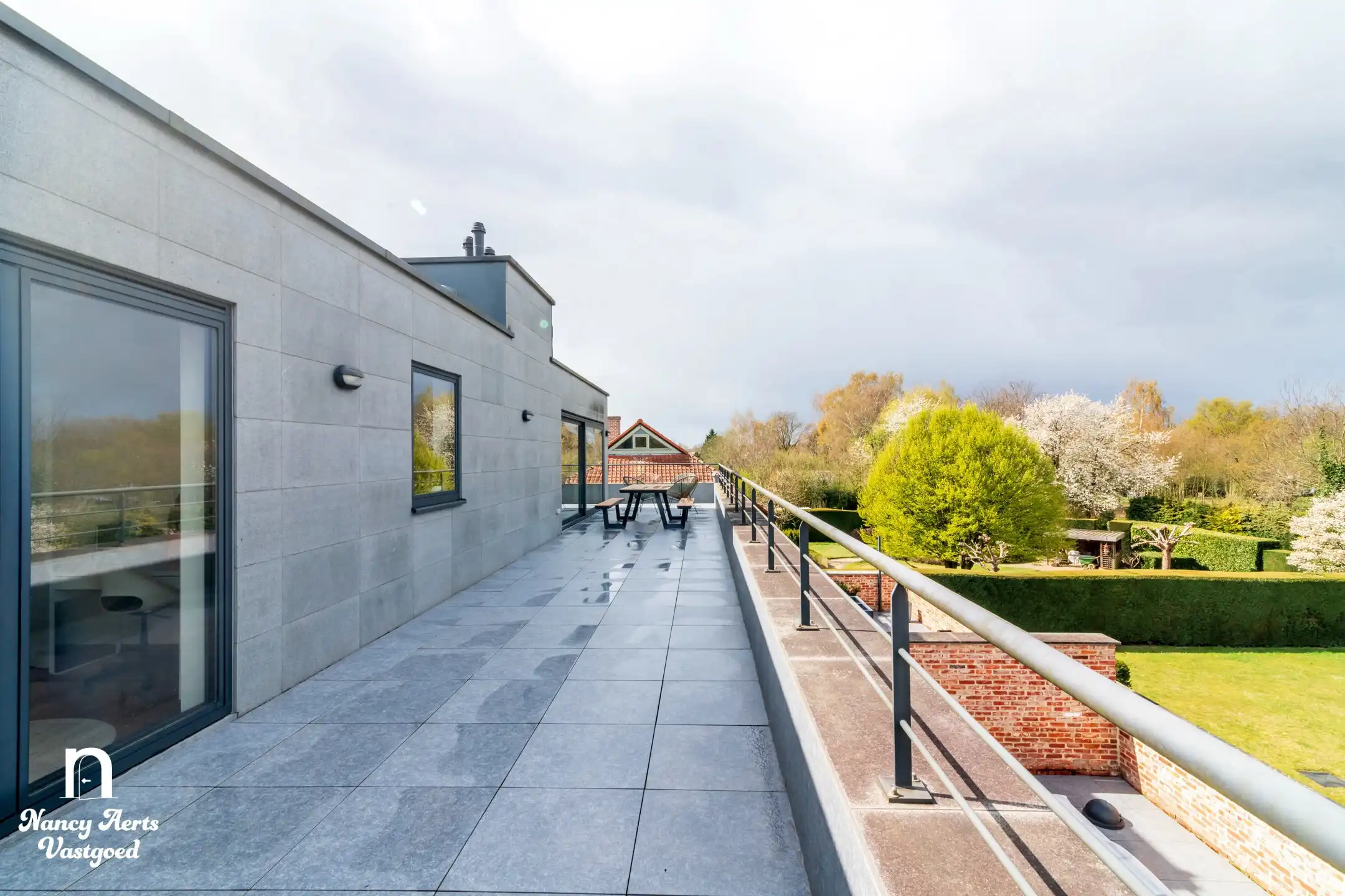 Lichtrijk penthouse met groot rondom terras en 2 parkings foto 33