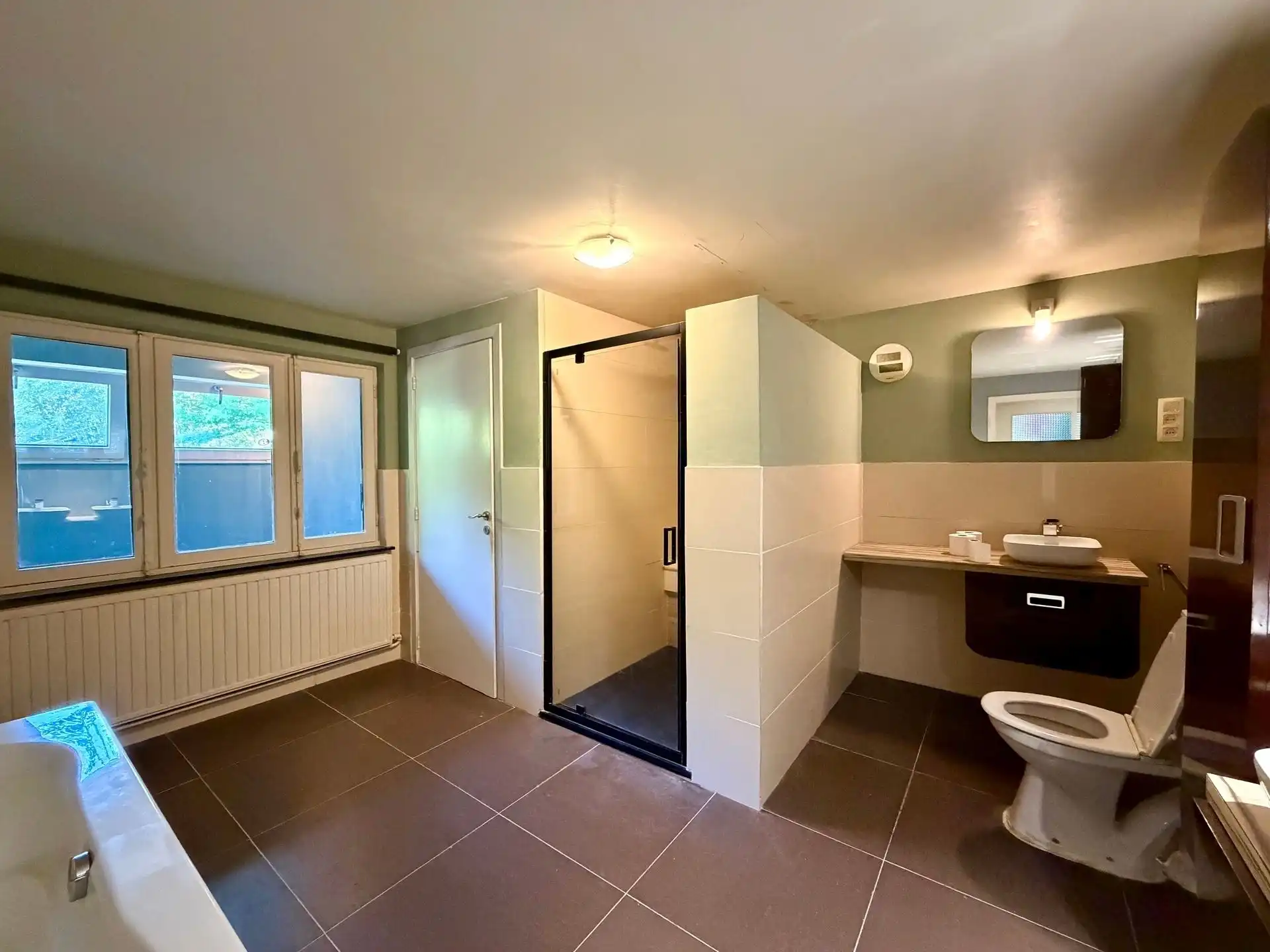 Vrijstaande woning op 25 are met uitzonderlijk renovatiepotentieel in het groen. foto 22