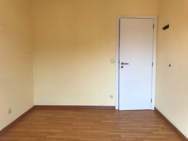 Zeer gerieflijk ongemeubeld appartement dichtbij alle winkels foto 5