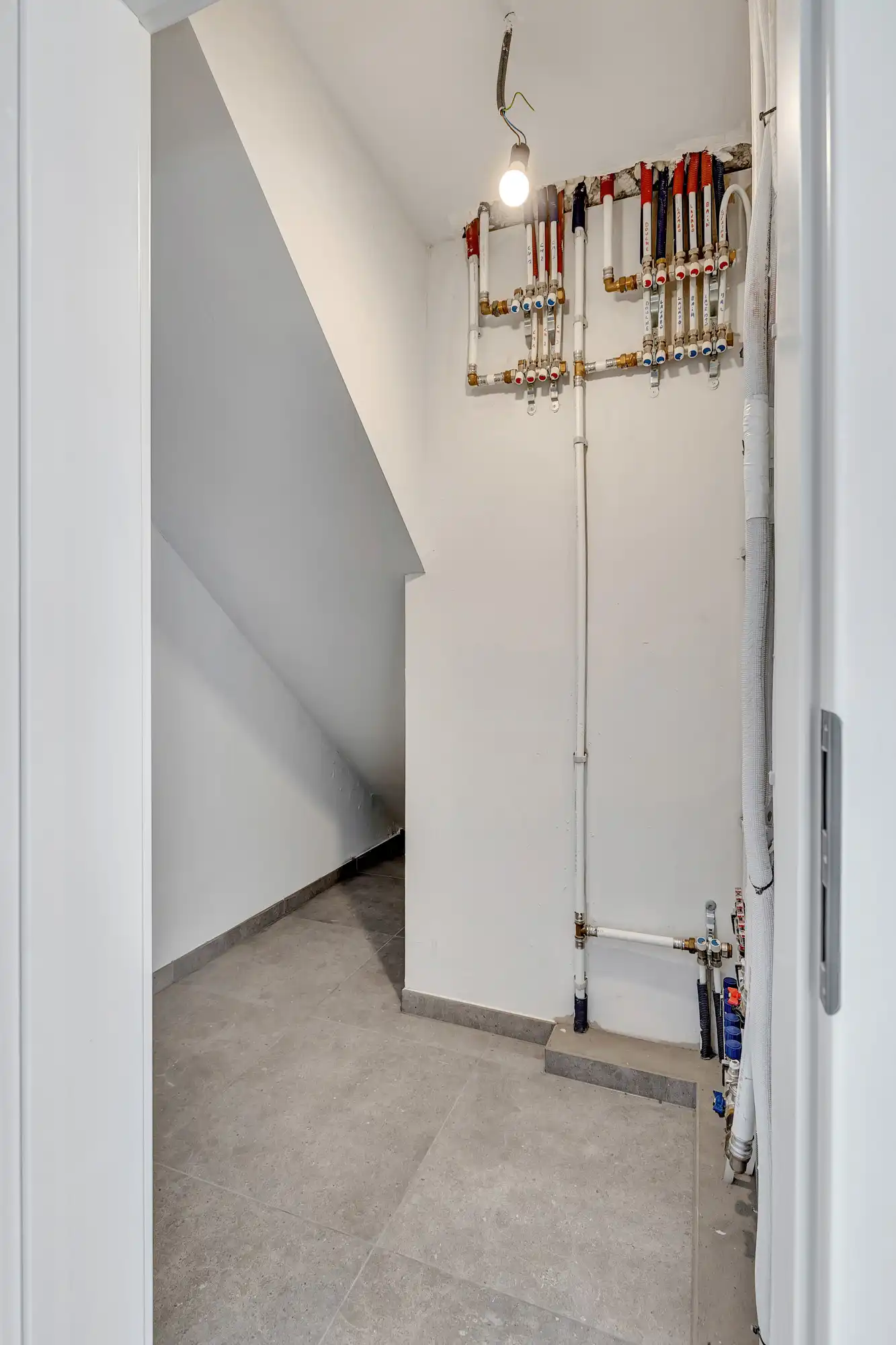 Volledig afgewerkte nieuwbouwwoning met 5 slaapkamers foto 6