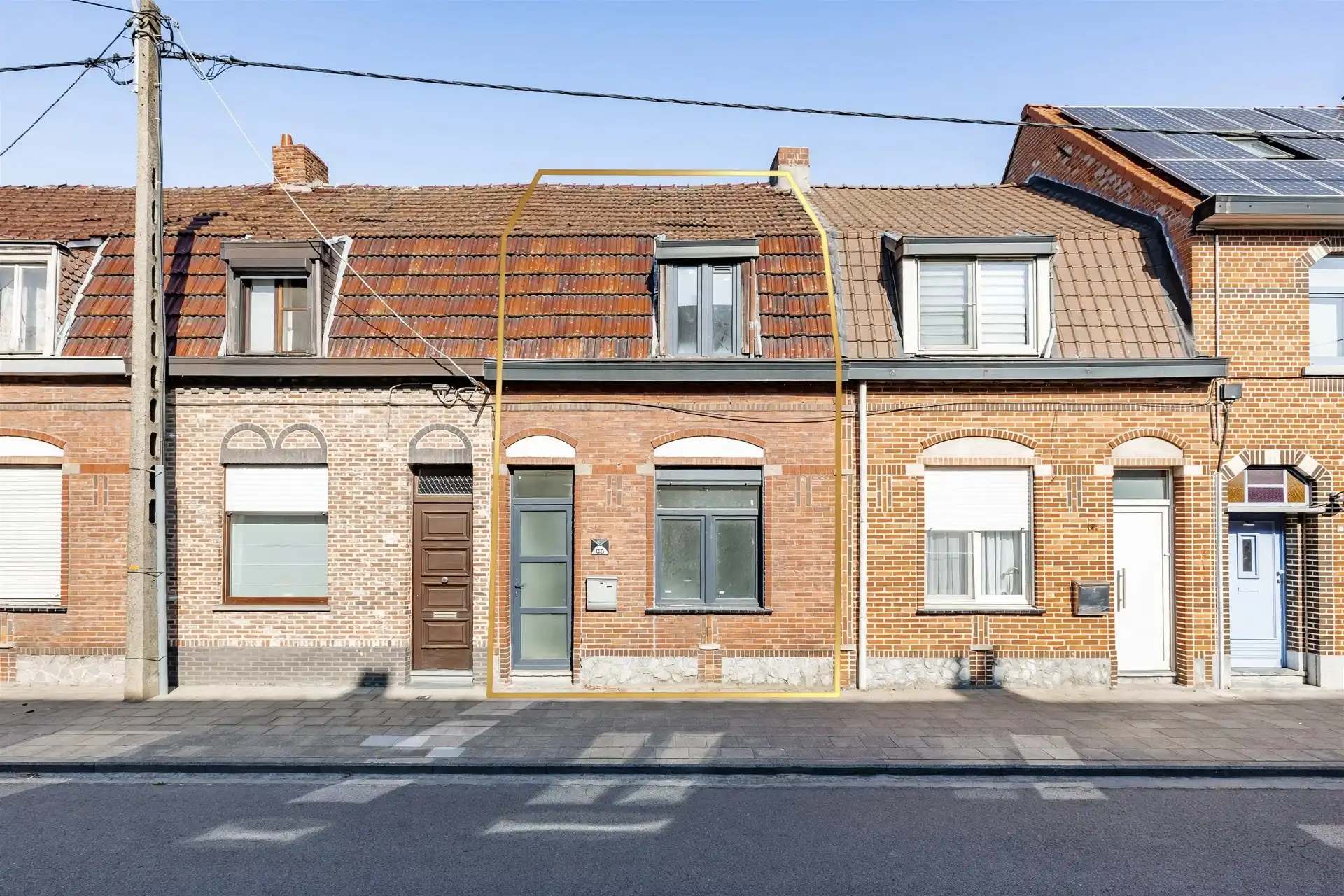 Hoofdfoto van de publicatie: Vernieuwde gezinswoning op diep perceel van 405 m²
