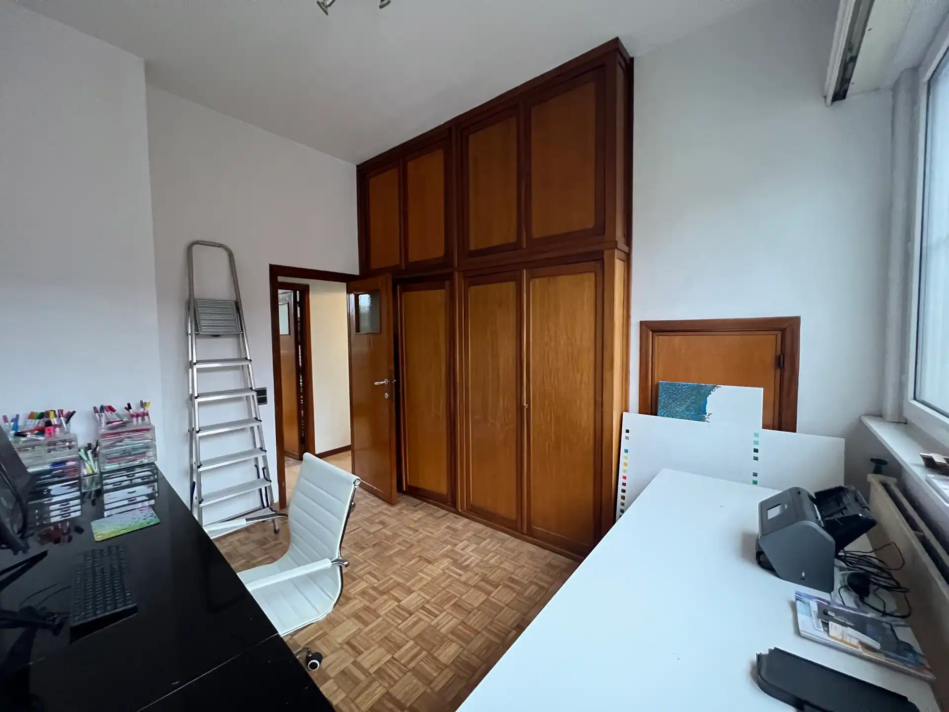 Ruime deels gerenoveerde villa met eclectische architectuur  foto 20