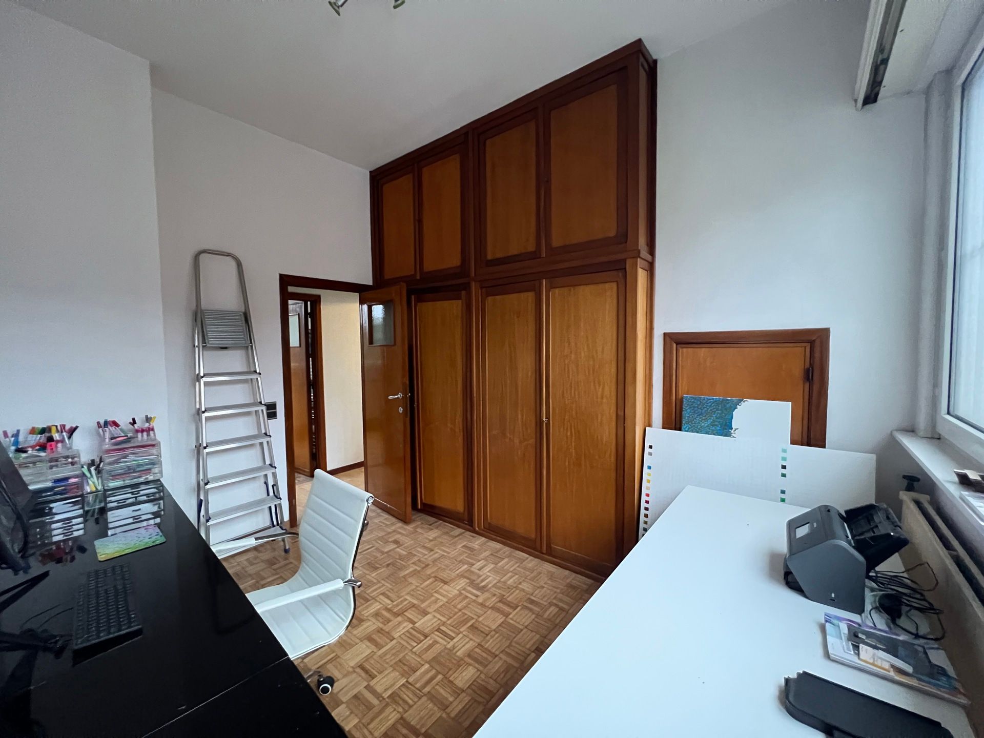 Ruime deels gerenoveerde villa met eclectische architectuur  foto 23