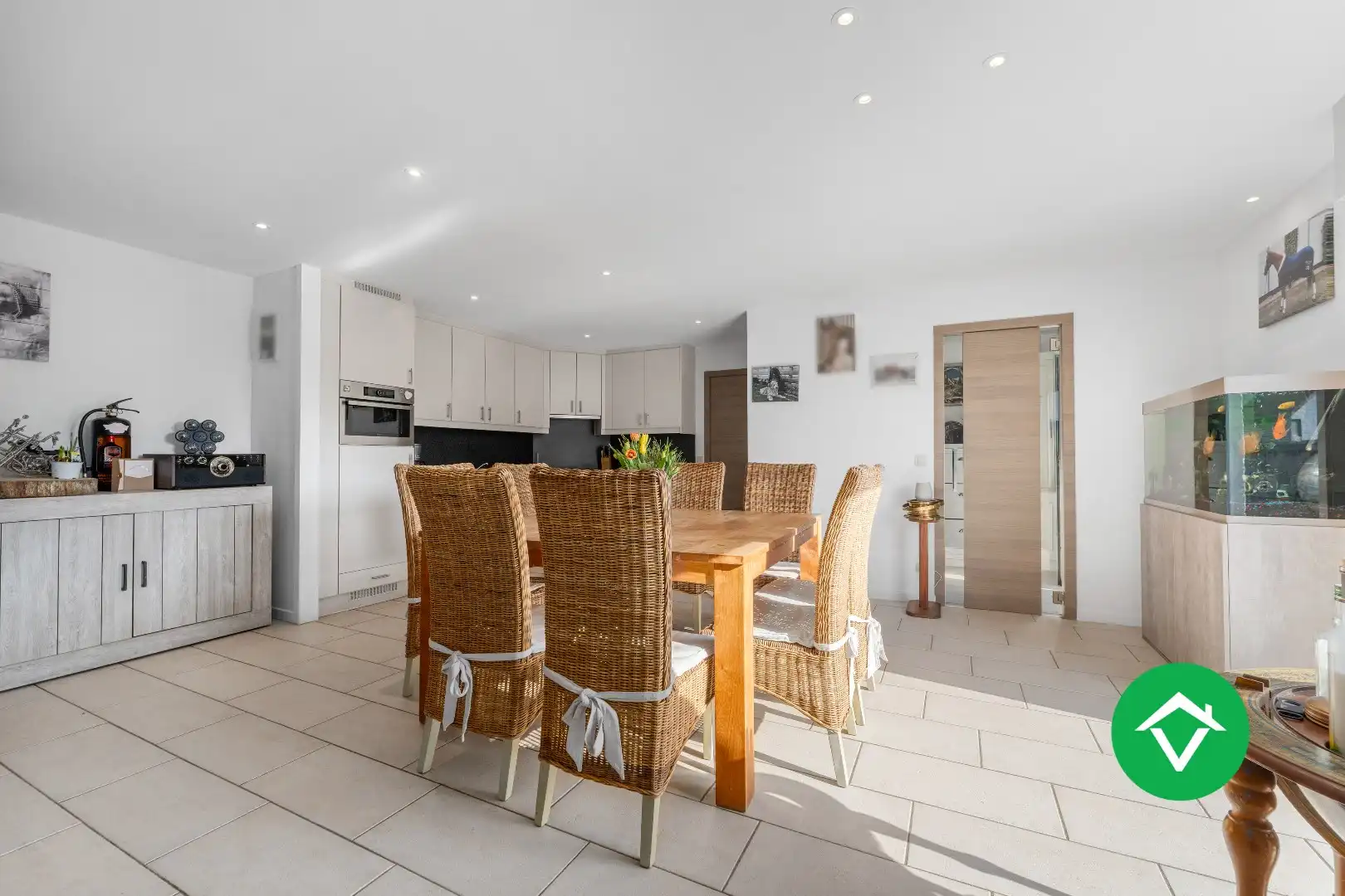 Functionele woning met drie slaapkamers, garage en ruime oprit te Ichtegem foto 6