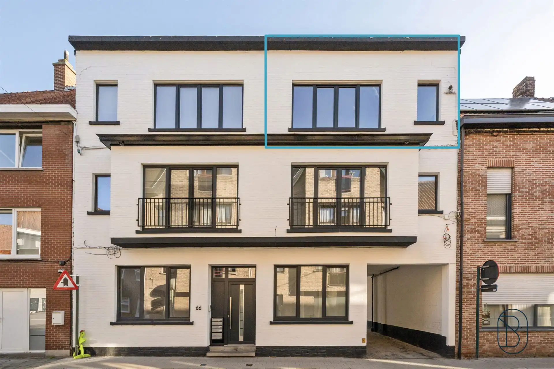 Gerenoveerd appartement met terras en garage in Wevelgem foto 13
