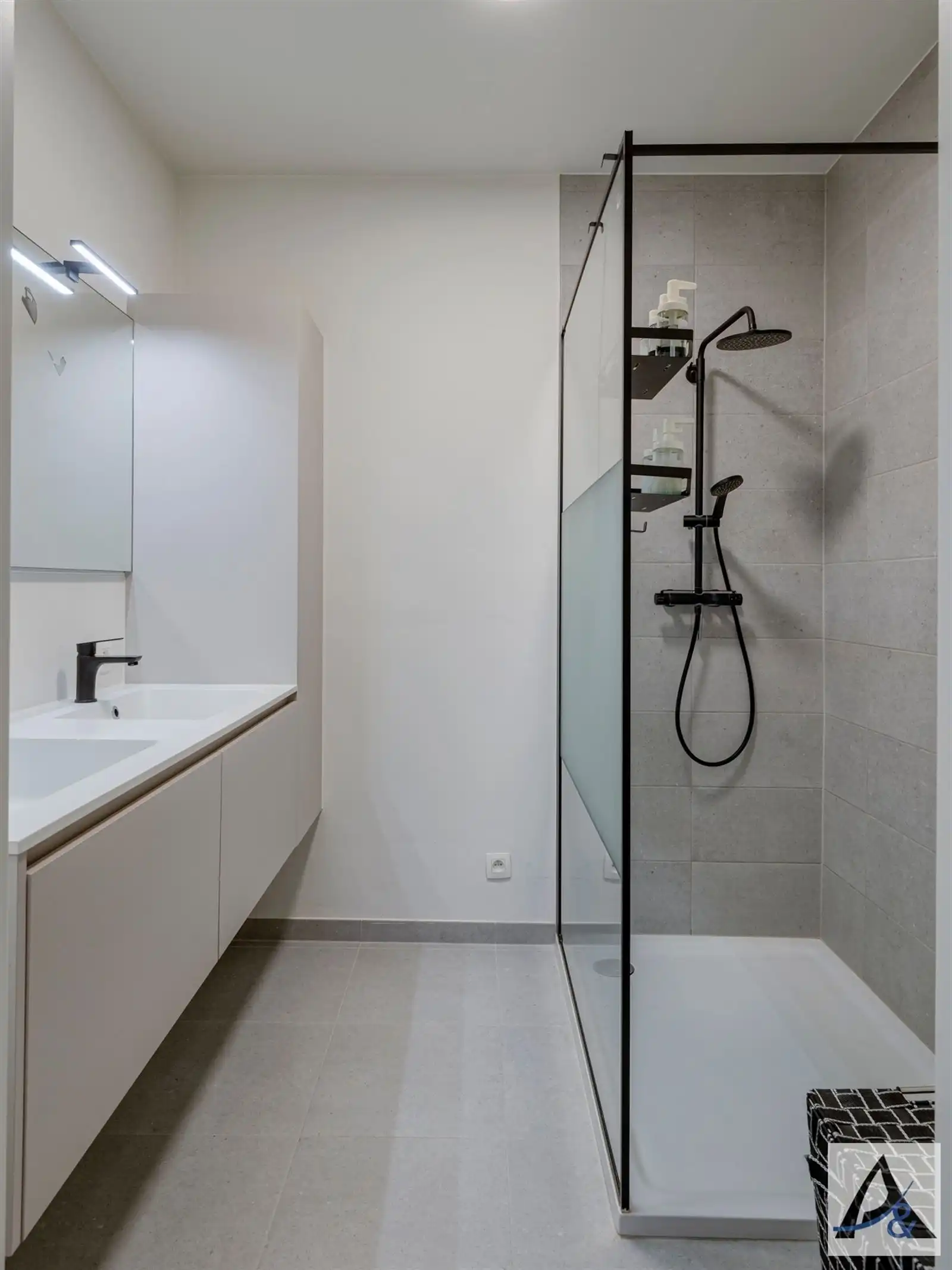 Appartement met 2 slaapkamers, ondergrondse autostaanplaats en kelderberging foto 23