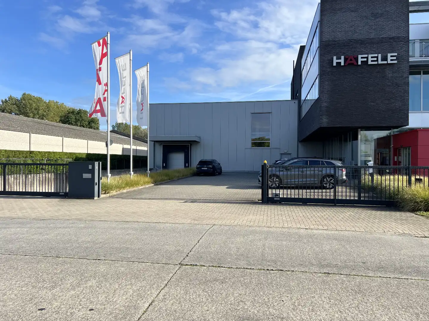 Magazijn met laadkades te huur nabij E17 in Zele foto 9