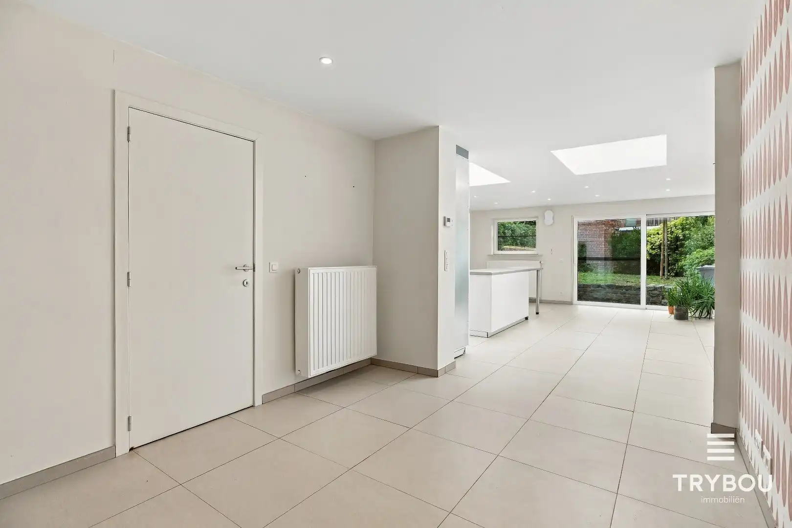 Ruime rijwoning in het centrum van Ieper! foto 5