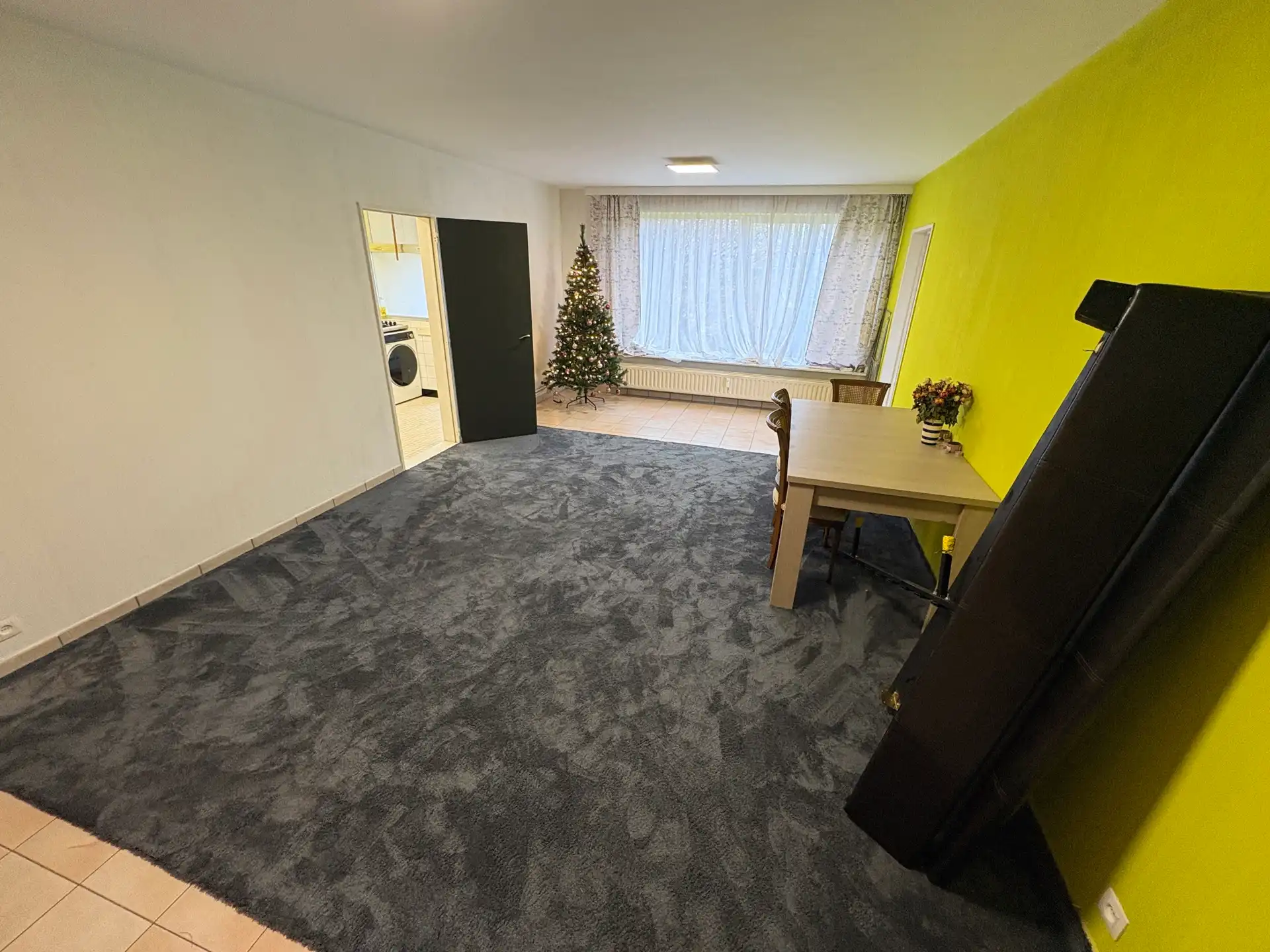 Appartement met 2 slaapkamers, terras en garagebox te huur! foto 7