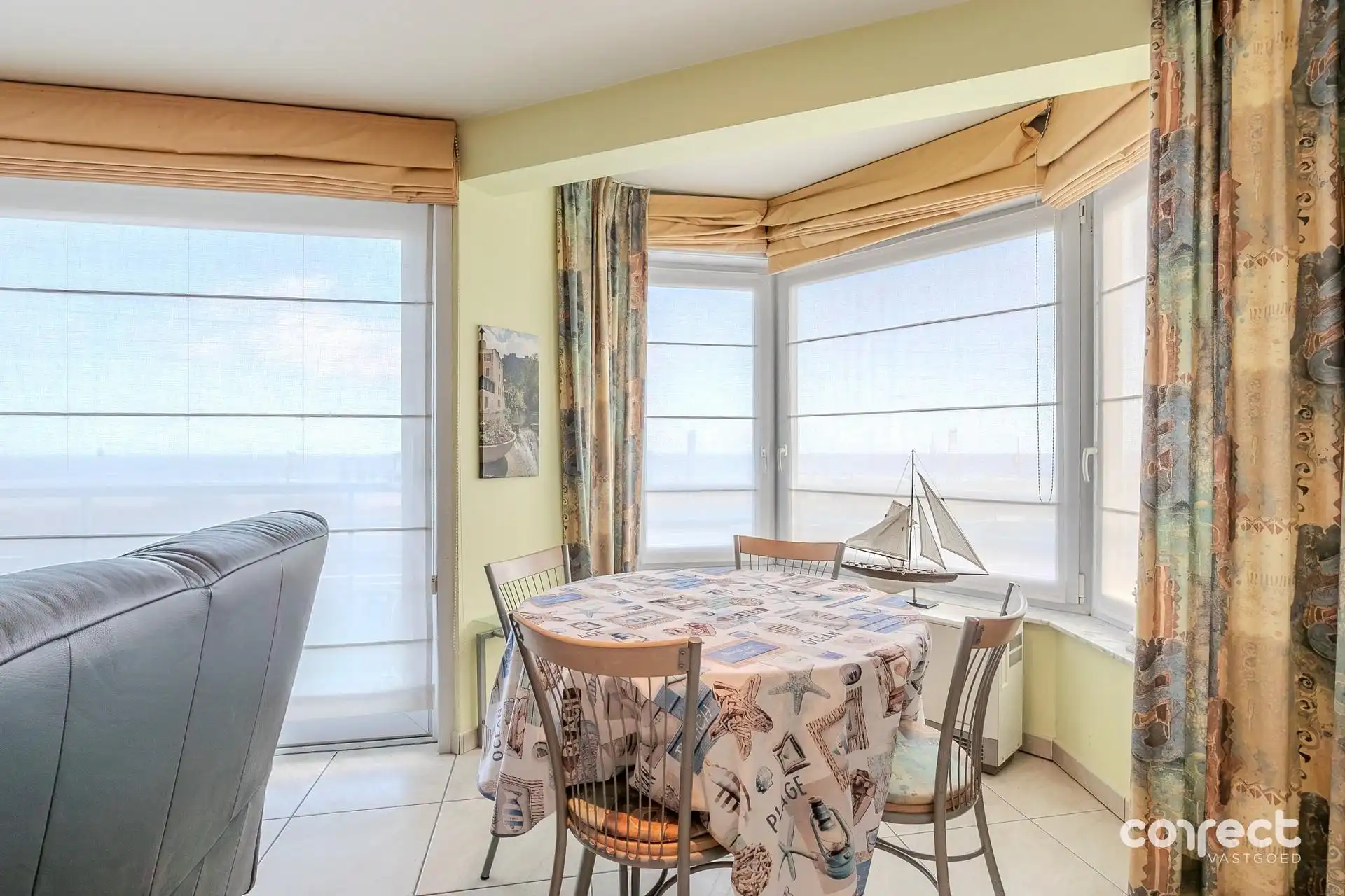 Instapklaar appartement met slaapkamer en open zicht op zee

. foto 3
