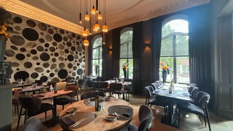 Overname gekend grillrestaurant met afzonderlijke bar en ruim terras in Brugge foto 3