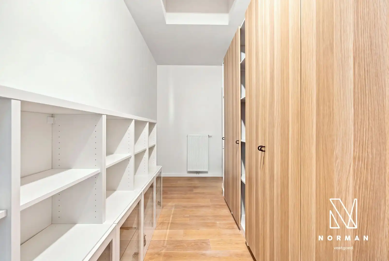 Bedrijfswoning op 1186 m² met luxueuze woonst. foto 24