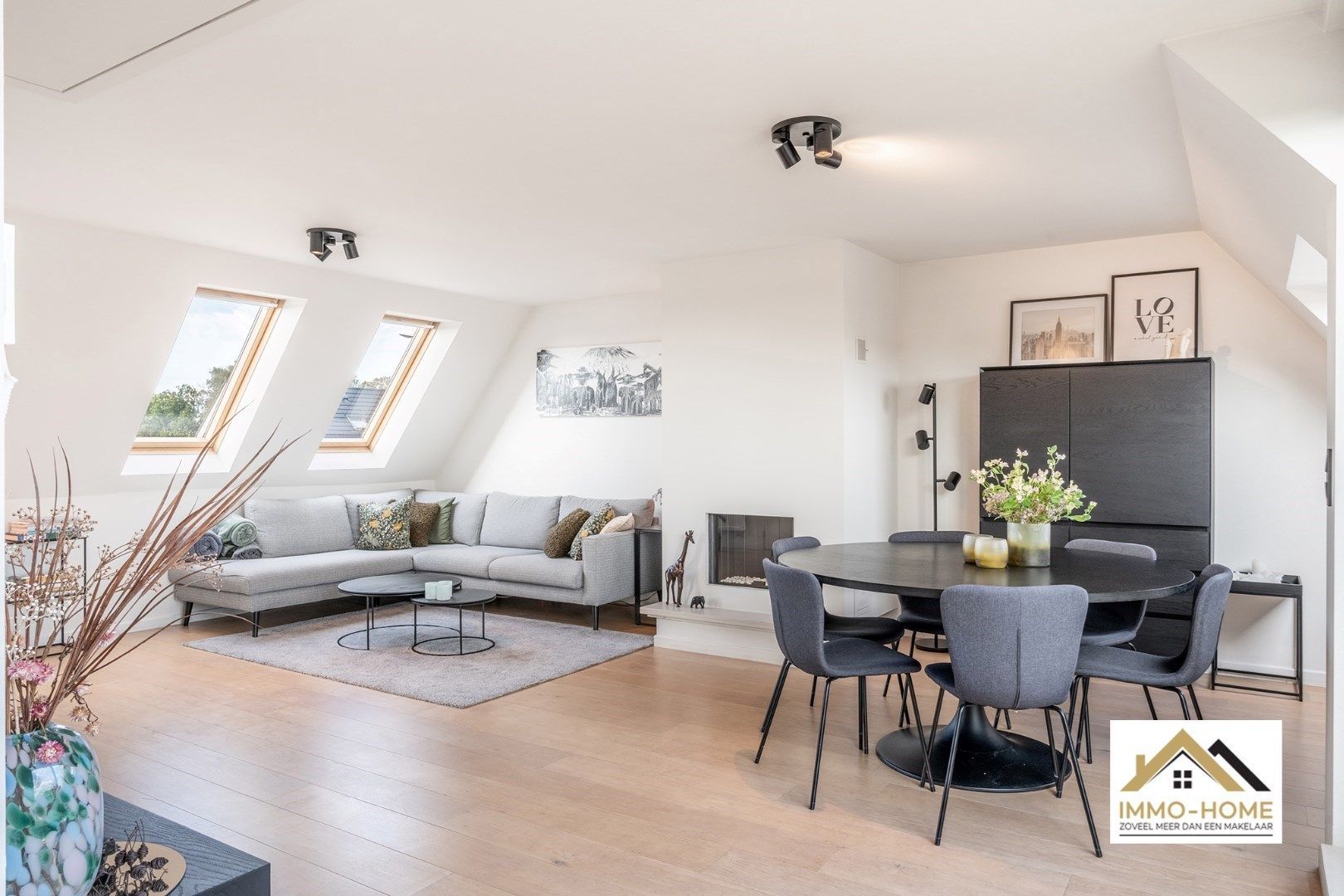 Prachtig duplex-appartement met 3 slaapkamers! foto {{pictureIndex}}