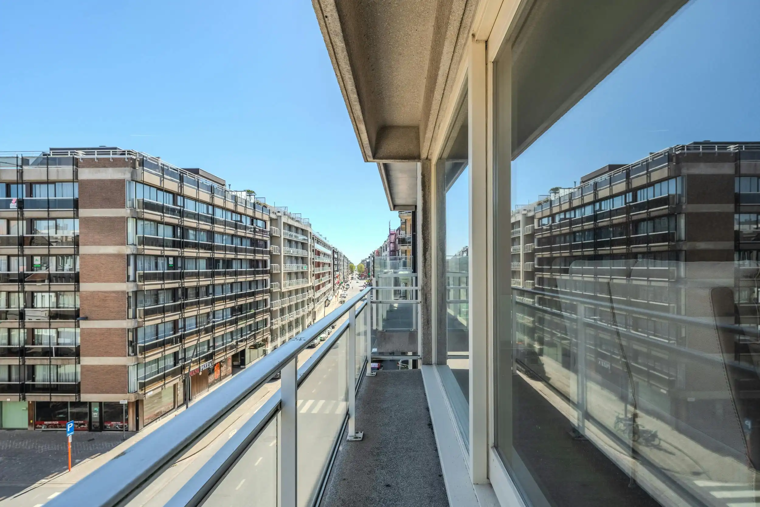 Lichtrijk appartement te koop te centrum oostende foto {{pictureIndex}}