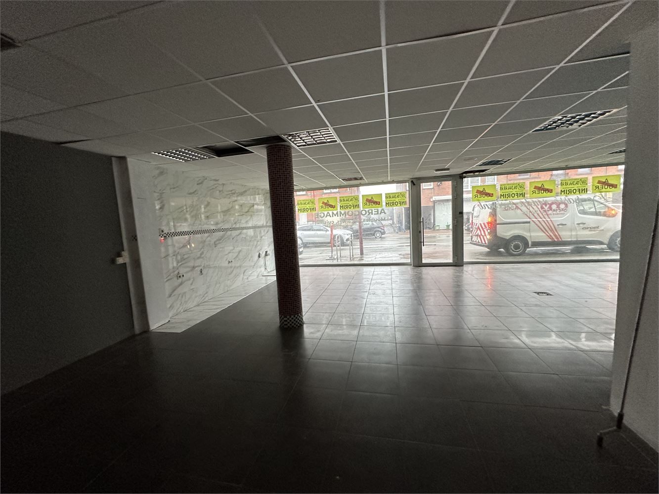Rez-de-chaussée commercial à louer foto 3