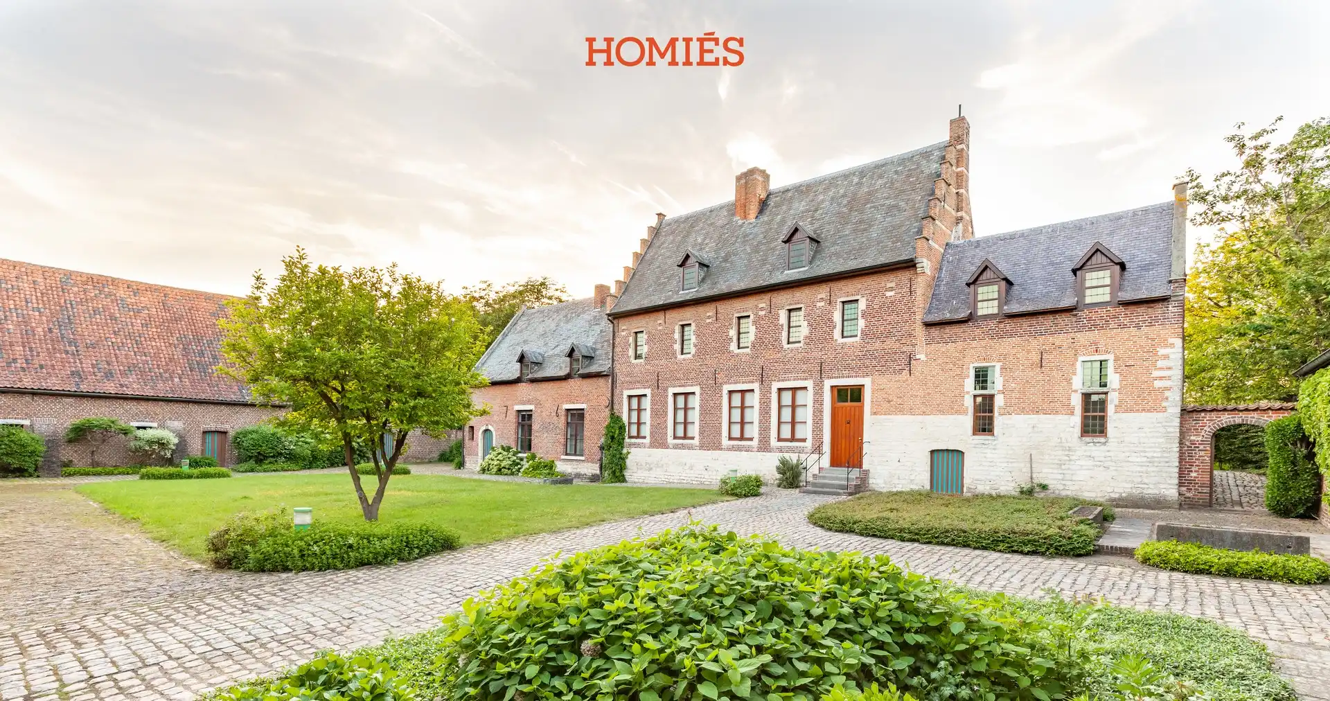 Uitzonderlijke hoeve of ontwikkeling 7 wooneenheden foto {{pictureIndex}}