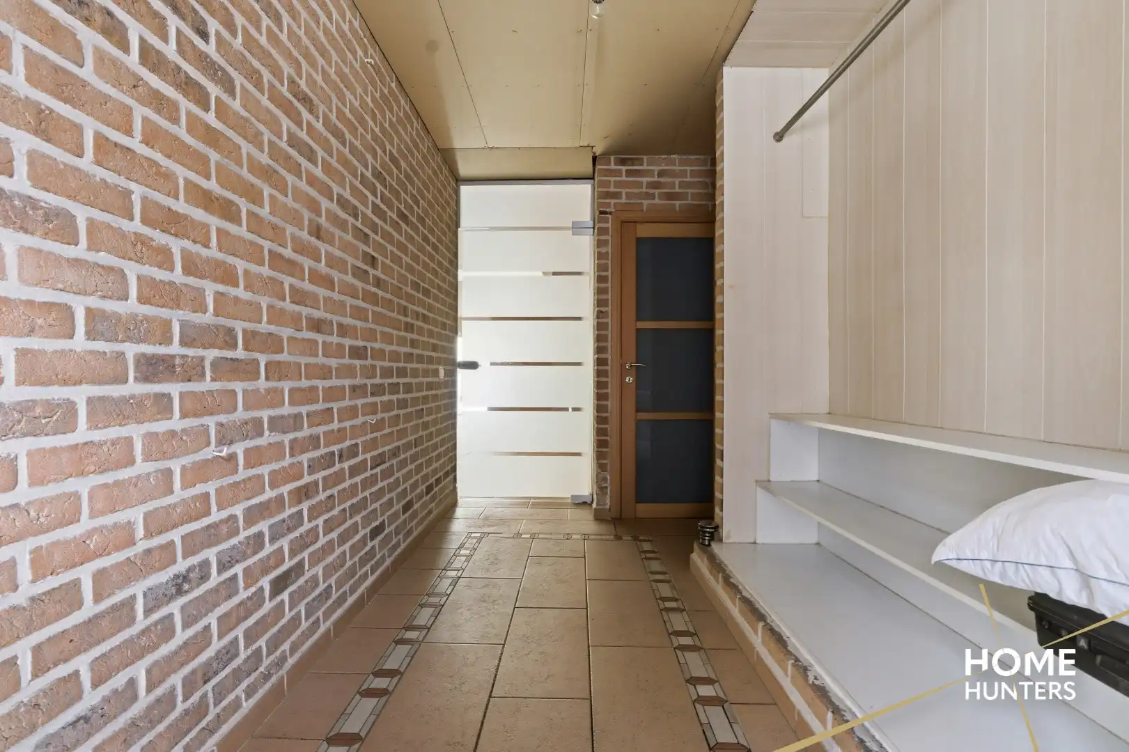 Karaktervolle renovatiekans op topligging in Ieper – 4 slaapkamers, ruime tuin en garage met achteruitgang foto 11