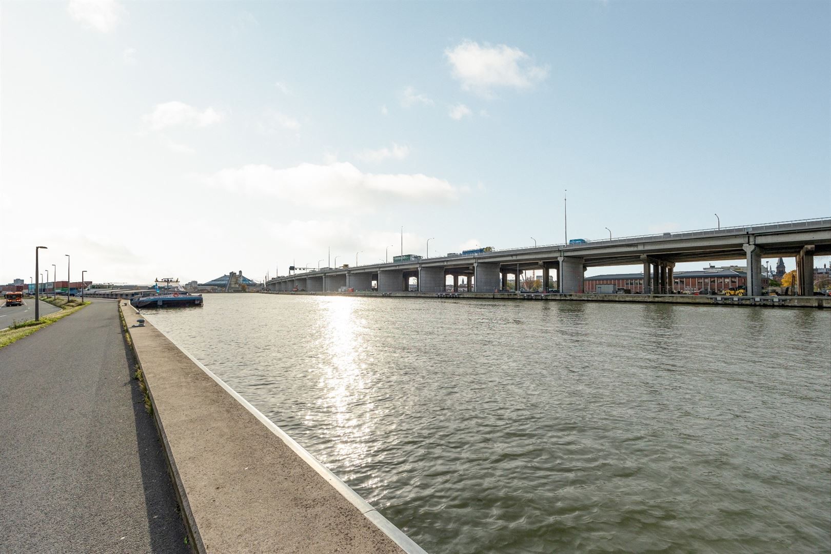 Moderne KMO-unit aan Vaartkaai foto 18