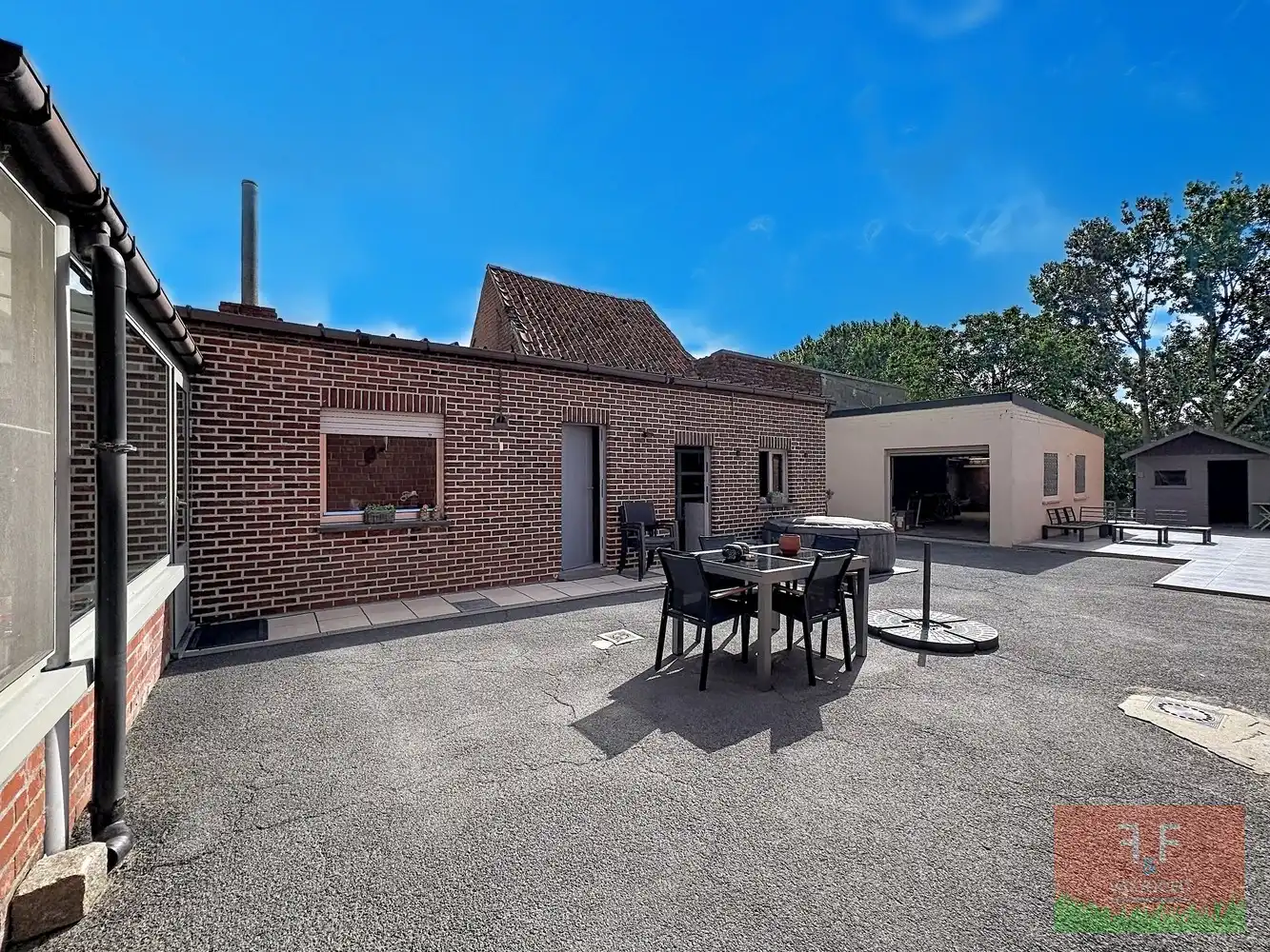 Halfopen bebouwing met 5 slaapkamers, ruime garage en grote tuin te Bavegem foto 23