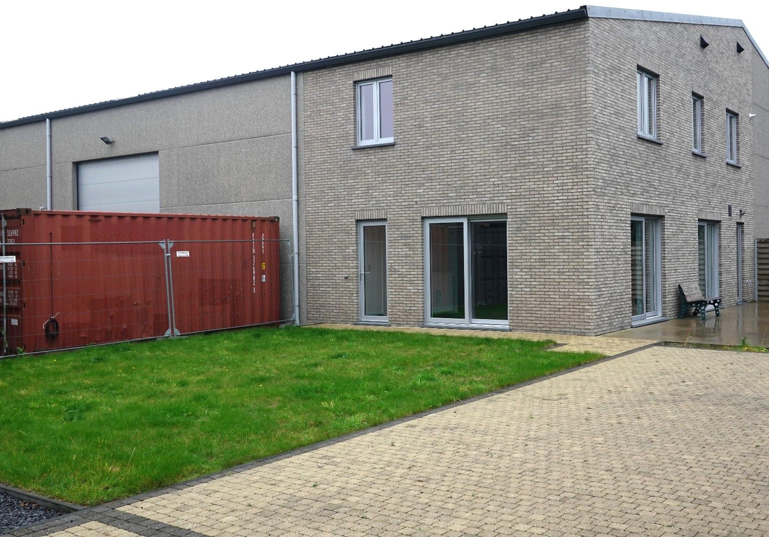 Nieuwbouwwoning met 3 slaapkamers te Jabbeke foto {{pictureIndex}}