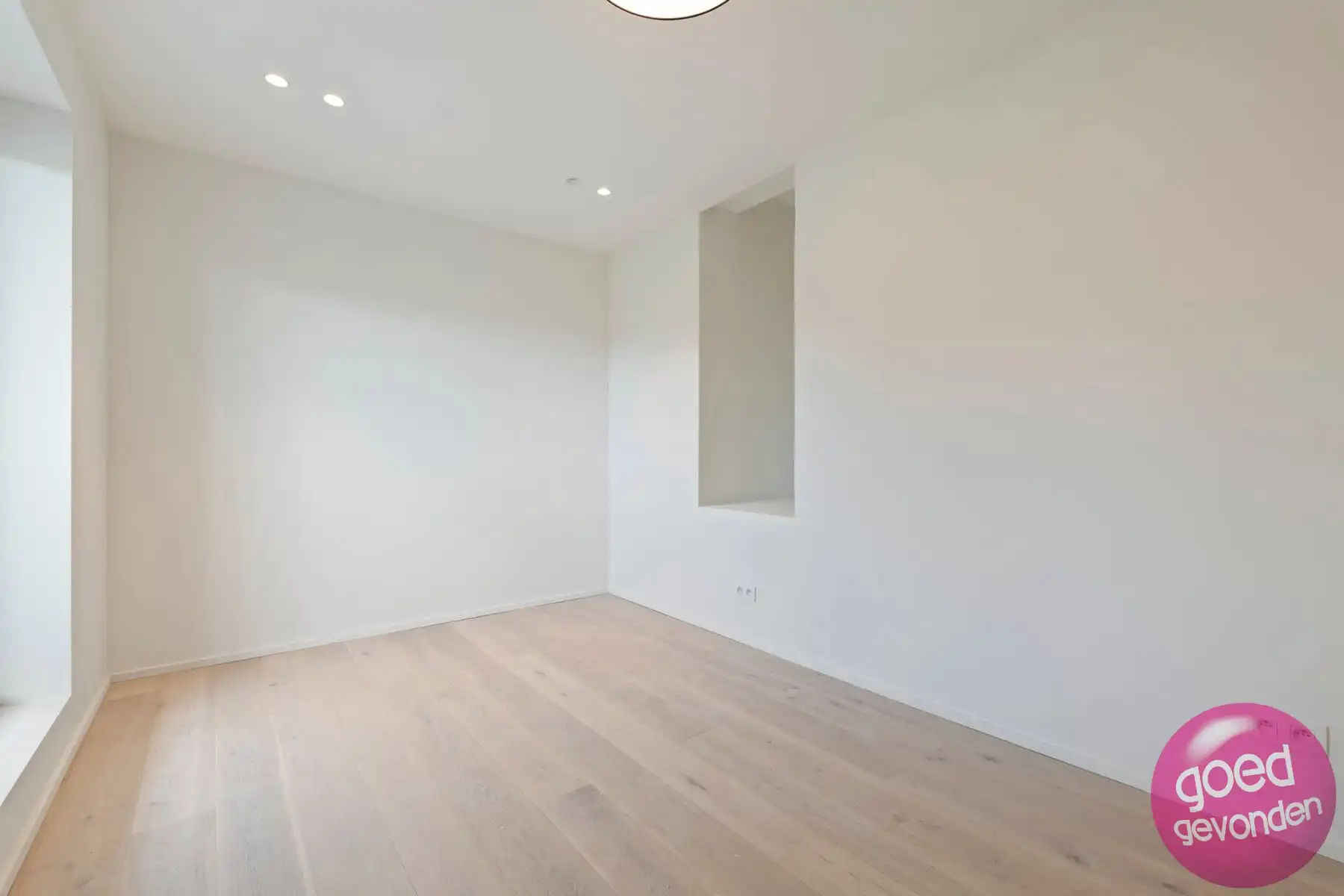 NIEUW APP - 1of2 SLK - TERRAS - KELDER - CENTRUM - GEEN BTW foto 18