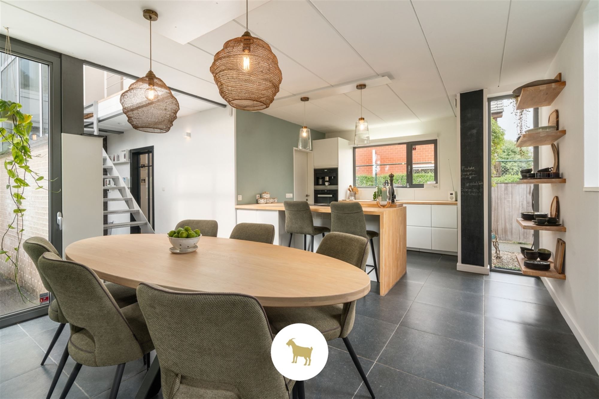 Instapklare lichtrijke OPEN BEBOUWING met 3 (mogelijkheid tot 4) SLAAPKAMERS, stijlvol overdekt TERRAS en gezellige (BINNEN)TUIN op een PERCEEL van ca. 435 m² foto 10