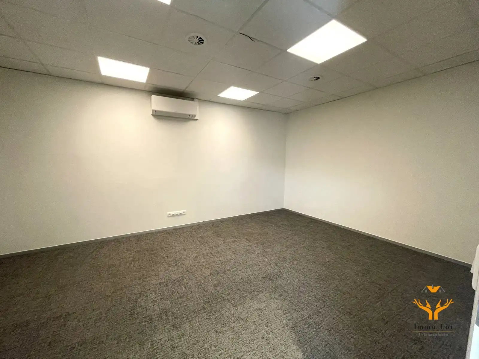 Te huur: handelsruimte van 228m² op toplocatie in Berlare  foto 14