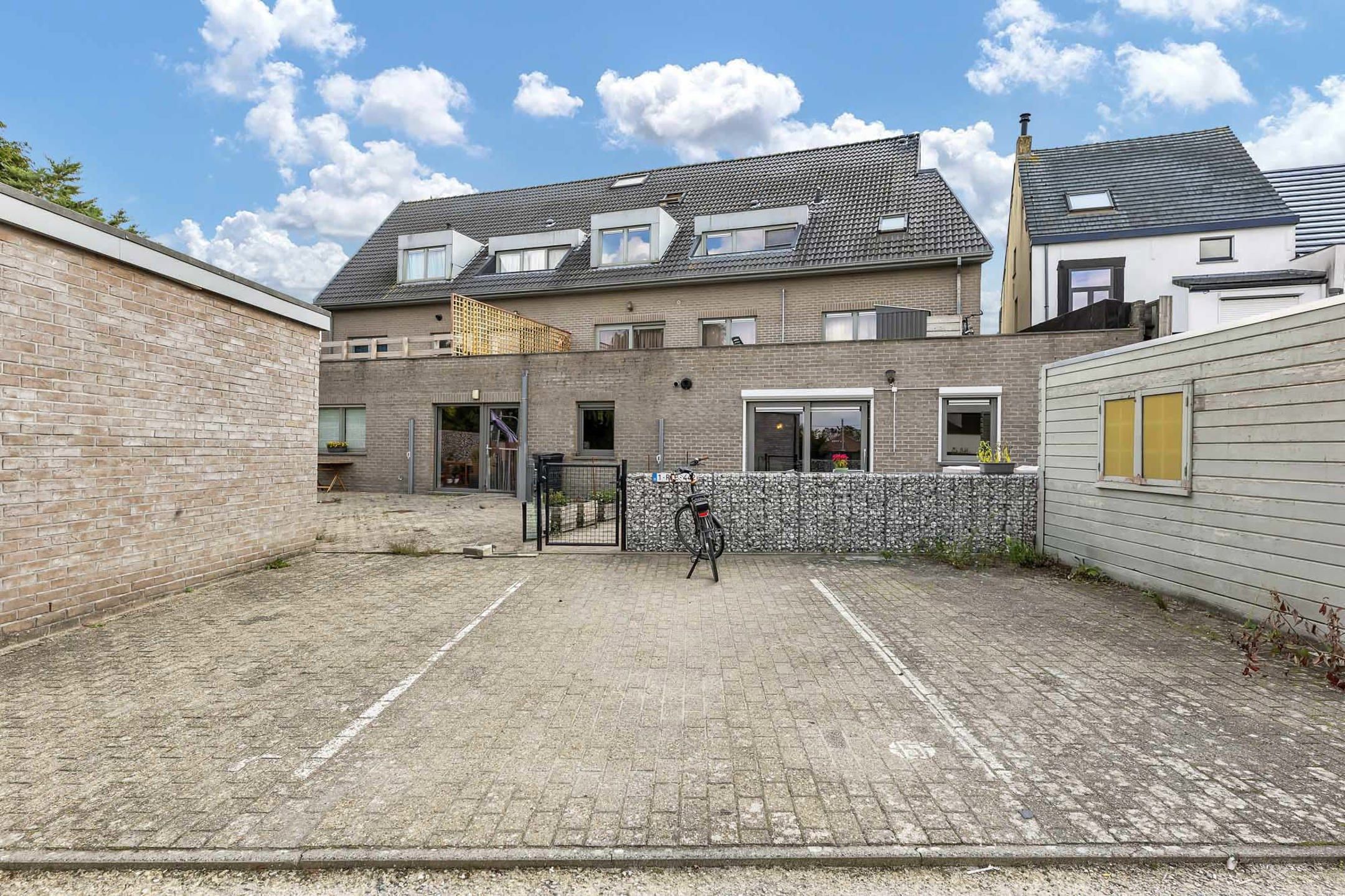 Energiezuinig app met staanplaats en groot terras foto 16