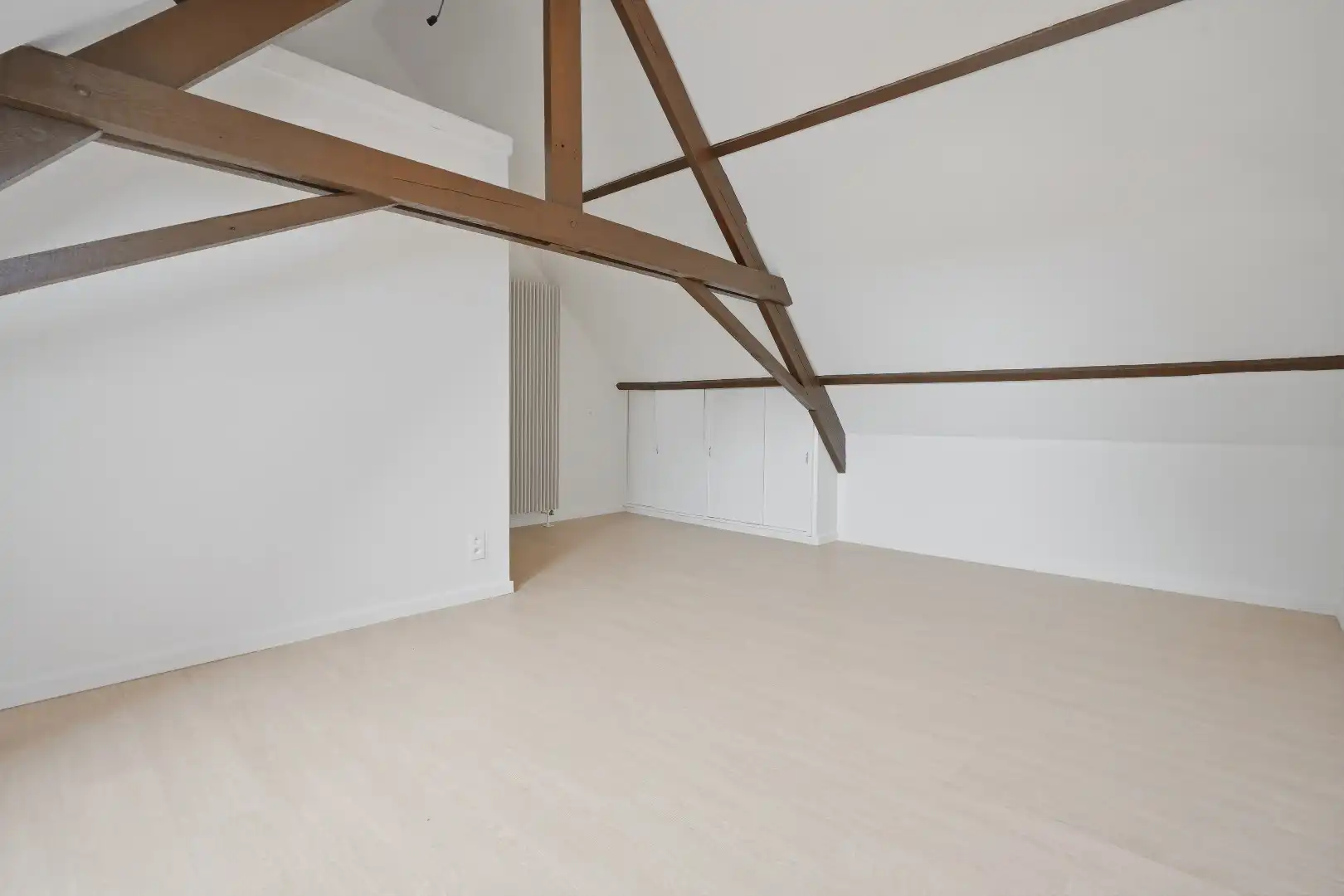 Recent gerenoveerde woning (2026), centraal gelegen aan het marktplein van Merkem! foto 12