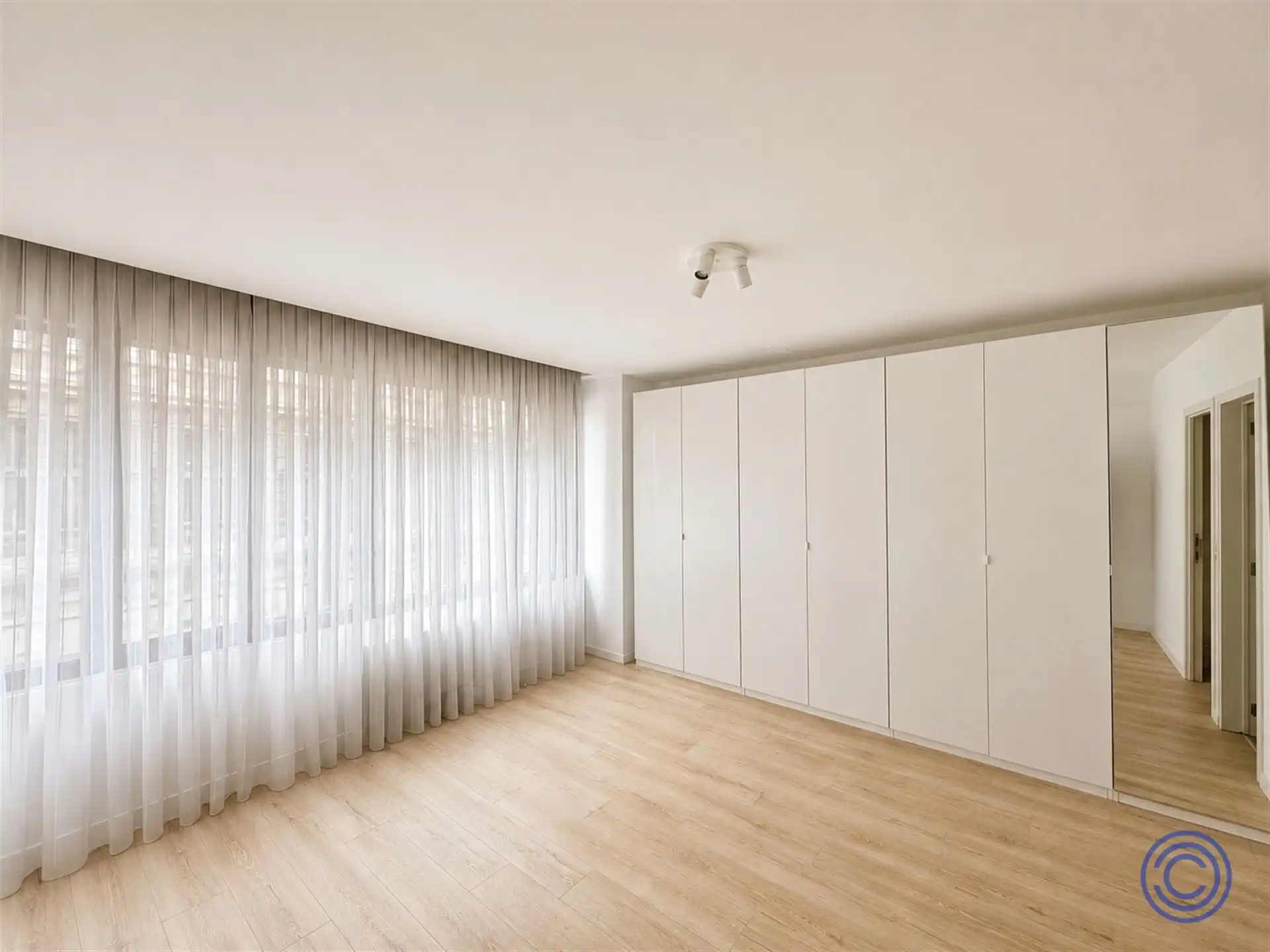 Ruime duplex met 2 slaapkamers in centrum Antwerpen! foto 4