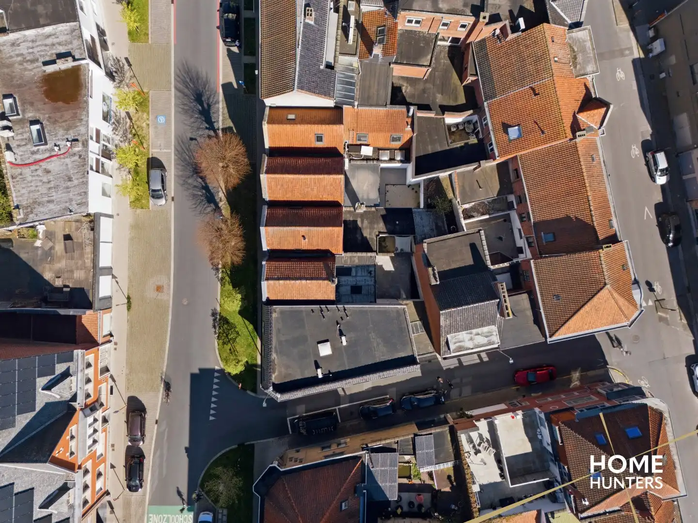 Charmante en instapklare woning met unieke stadskoer en garage foto 25