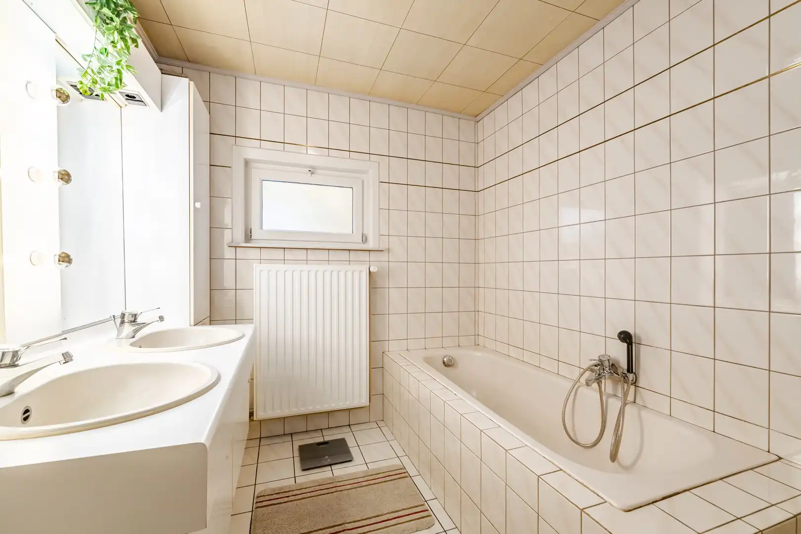Centraal gelegen woning met 3 slaapkamers en ruime veranda foto 10