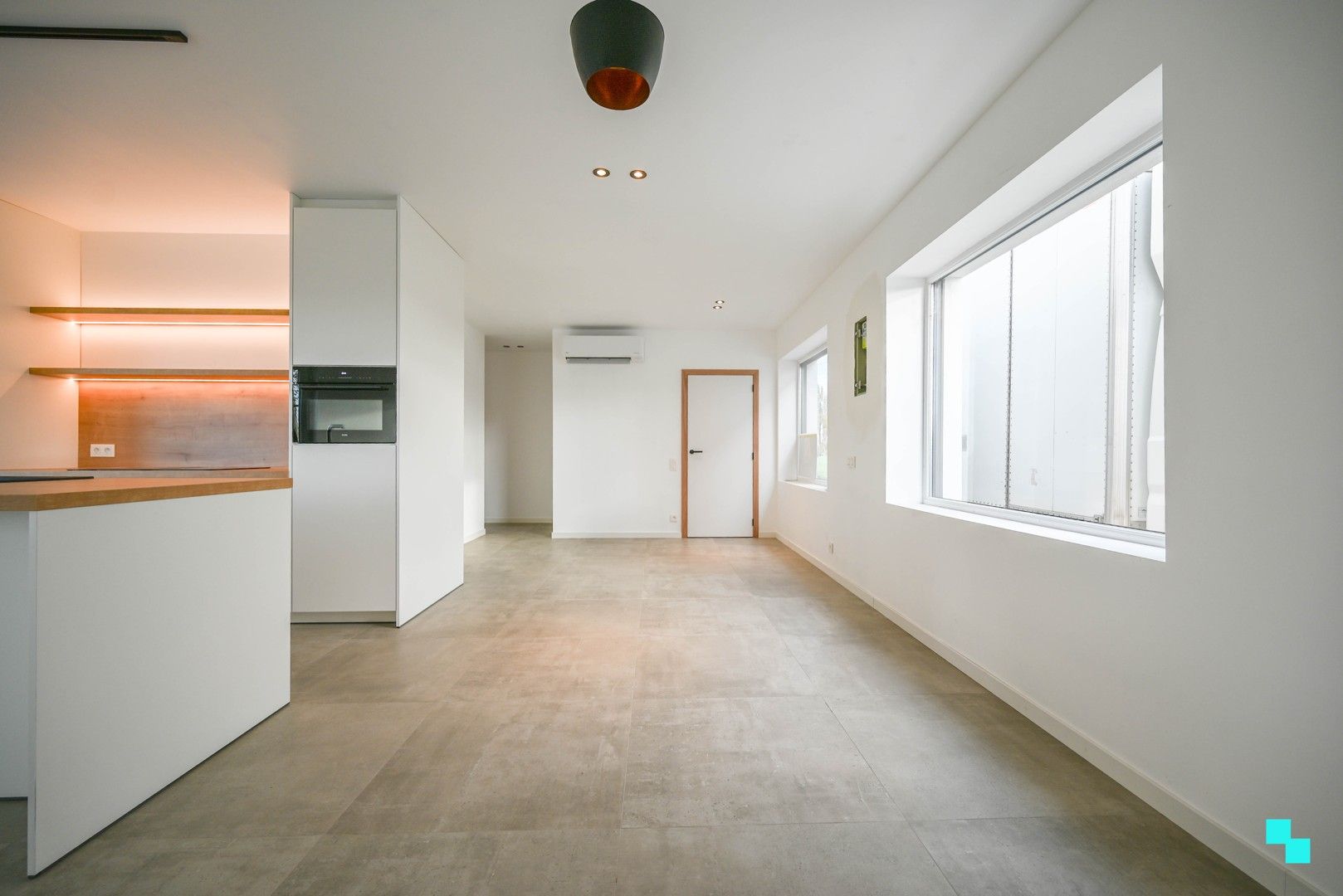 Volledig gerenoveerde woning met zicht op de velden foto 6