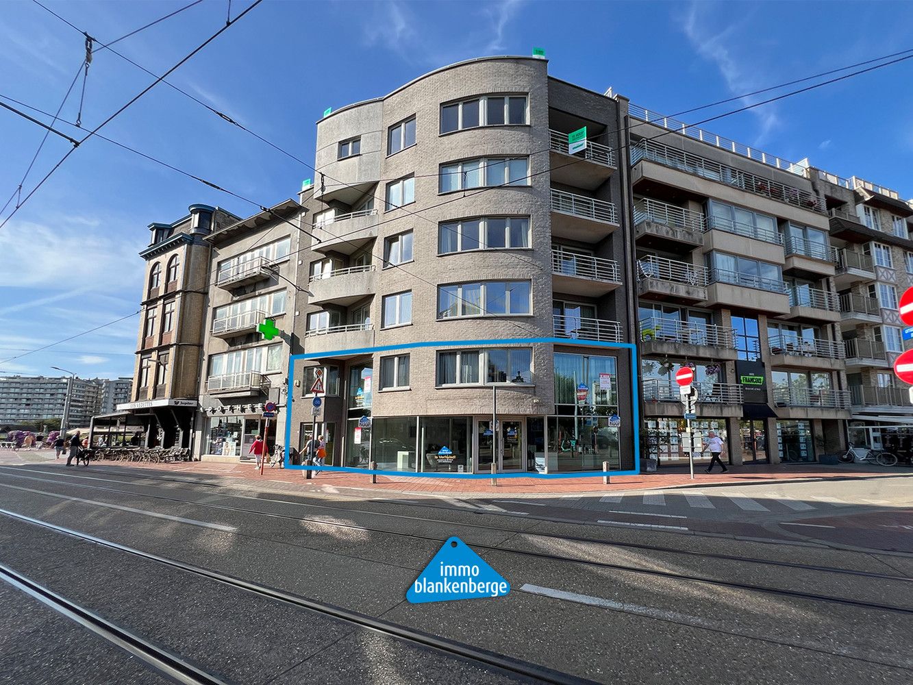 Lichtrijk Handelspand op Toplocatie aan de Grote Markt van Blankenberge foto {{pictureIndex}}