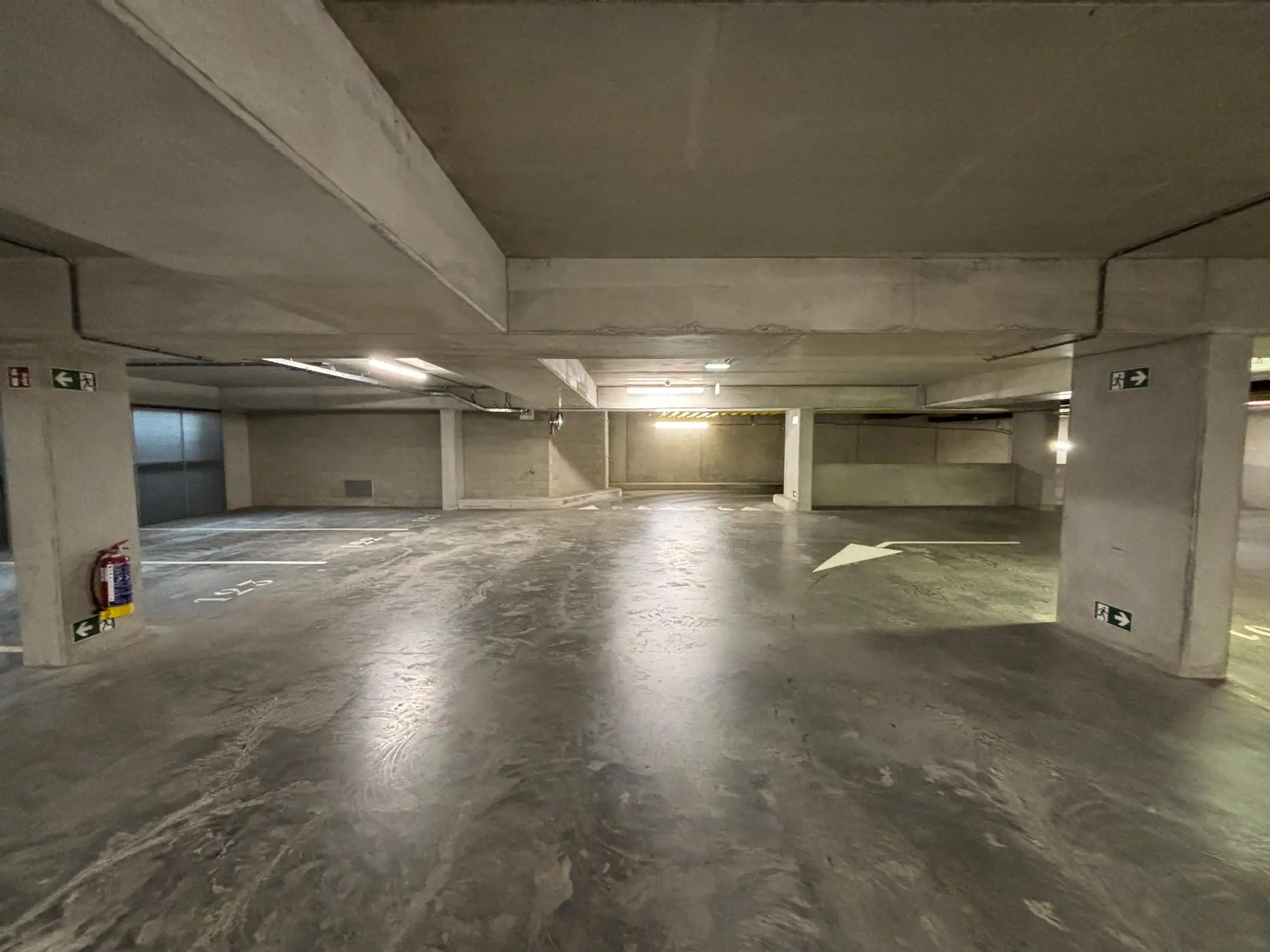 Ondergrondse parkeerplaatsen te huur, Genk centrum foto 4