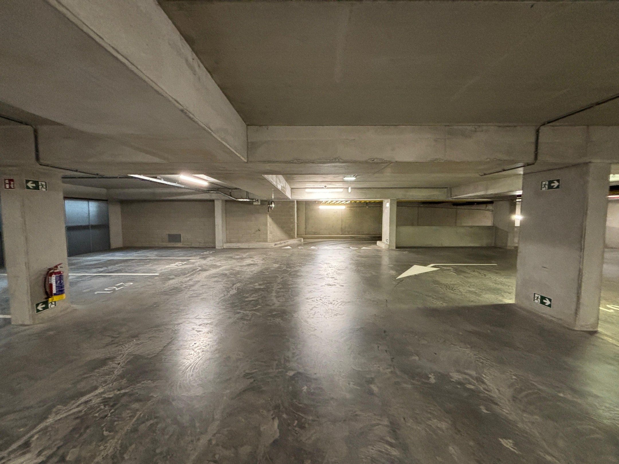 Ondergrondse parkeerplaatsen te huur, Genk centrum foto 4