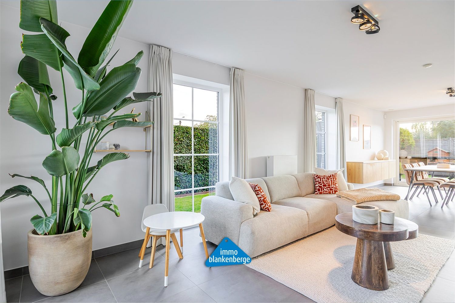 Recente halfopen woning met kwaliteitsafwerking in Oedelem foto 6