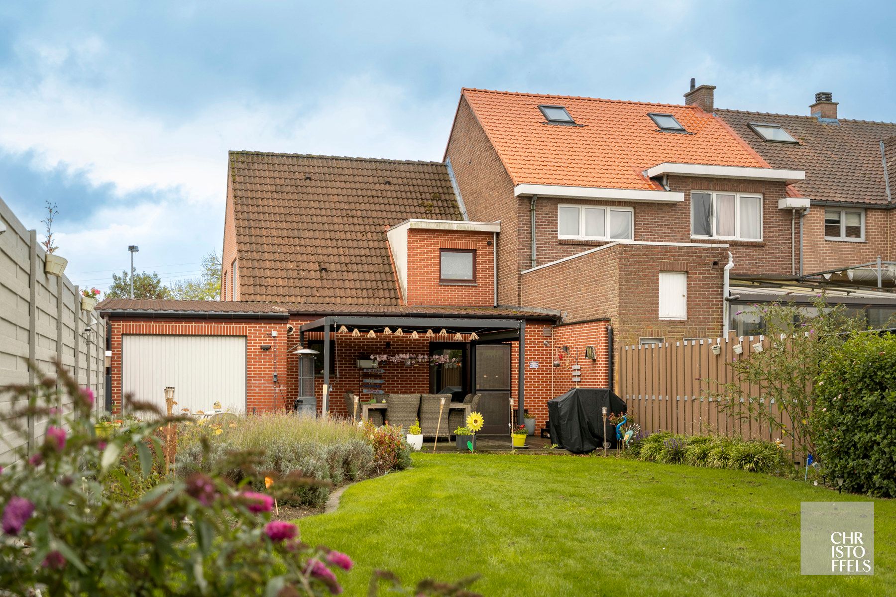 Charmante woning op ruim perceel te Lanaken! foto 11