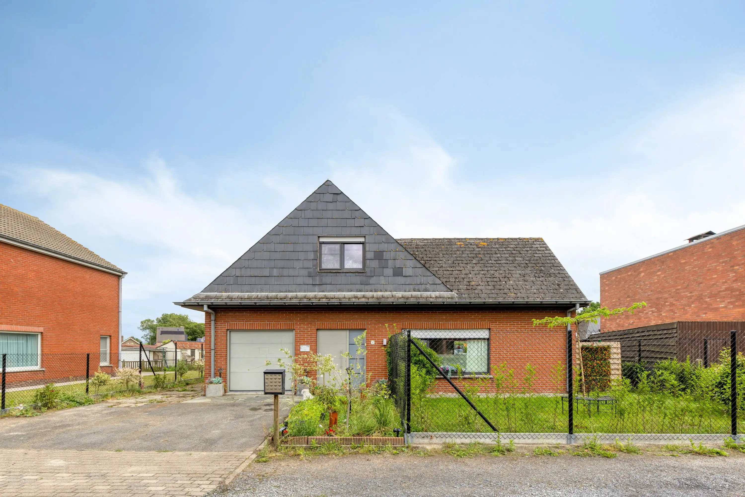 Hoofdfoto van de publicatie: Alleenstaand huis op ruim perceel te koop in Veldegem