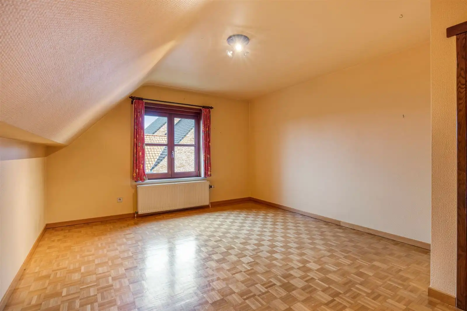 Riante open bebouwing in rustige straat foto 31