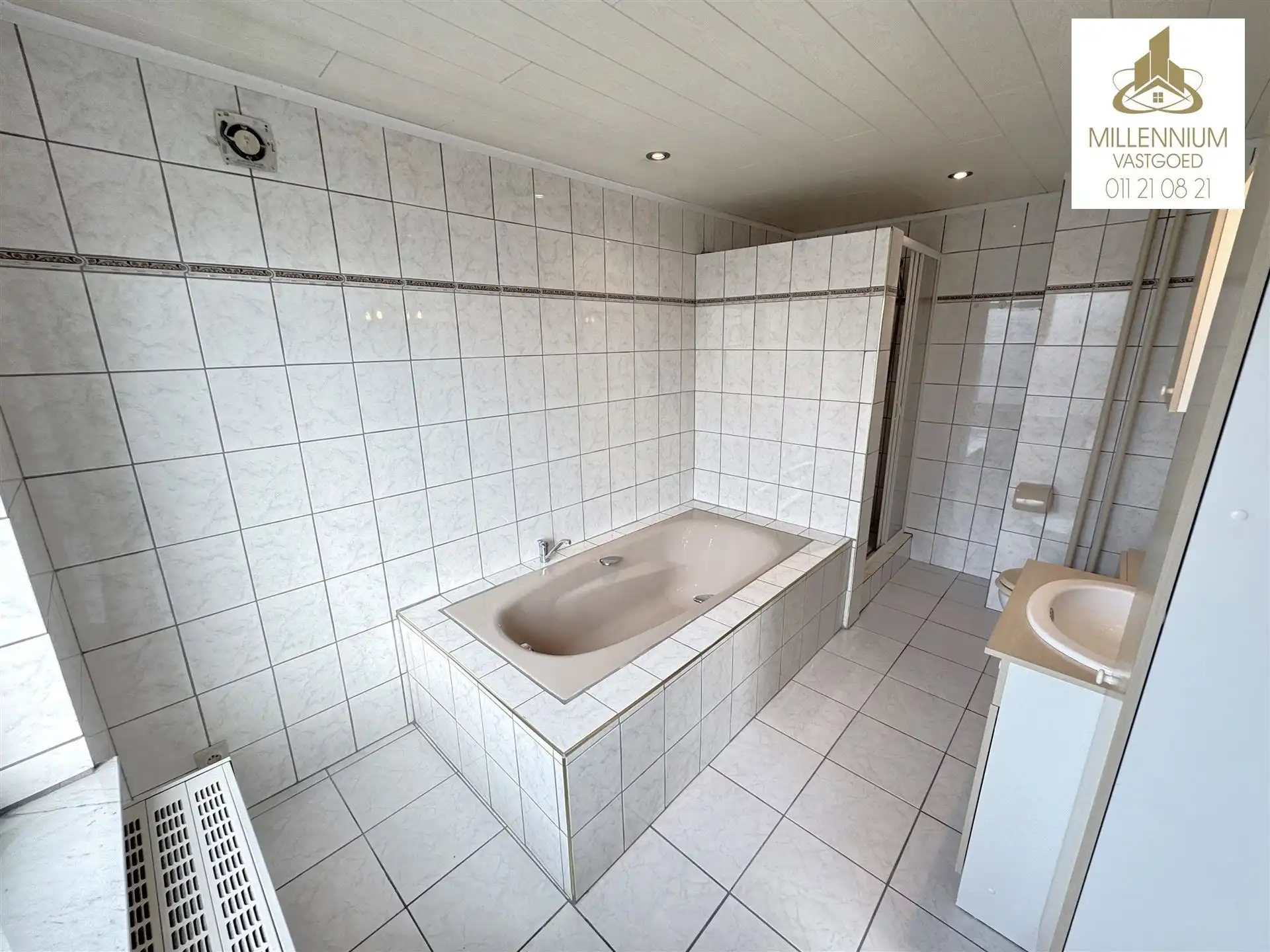 Ruime 4-Slaapkamerwoning en 2 Badkamers in Diepenbeek foto 20