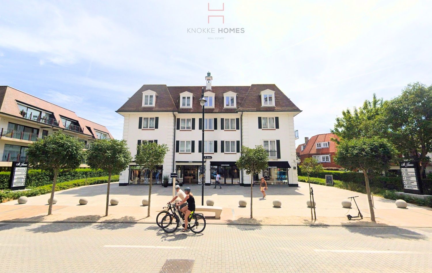 Charmant, centraal gelegen appartementje op enkele passen van de Zeedijk in het Zoute, inclusief ondergrondse parking. foto {{pictureIndex}}