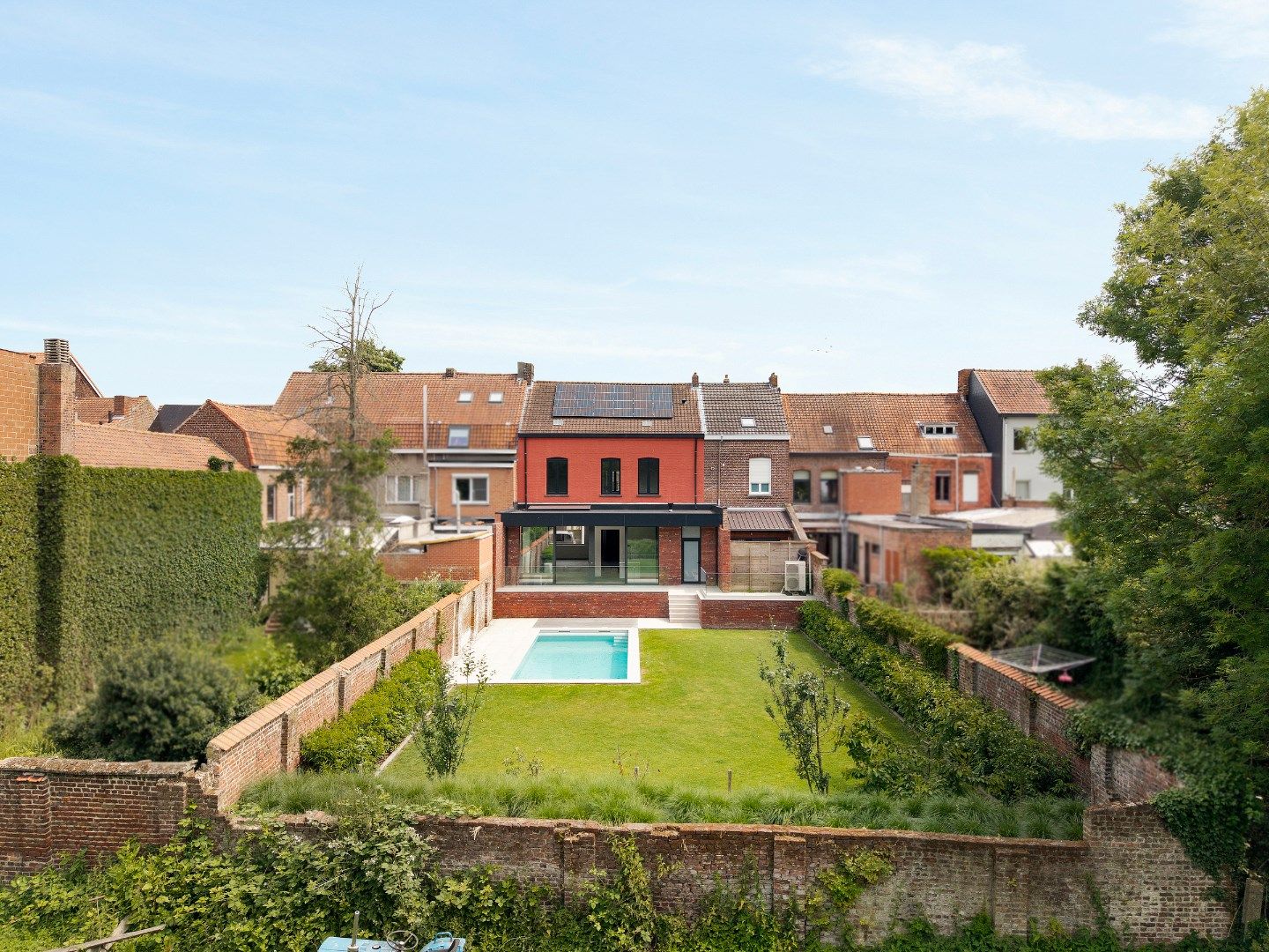 ENERGETISCHE HOOGSTAANDE GERENOVEERDE WONING MET VERWAMRD ZWEMBAD foto {{pictureIndex}}