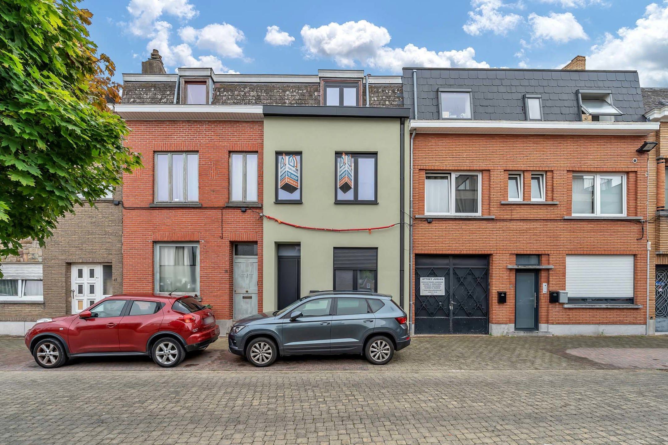 Woning (verder af te werken) met Stadstuin, 4 slpk en garage foto 1