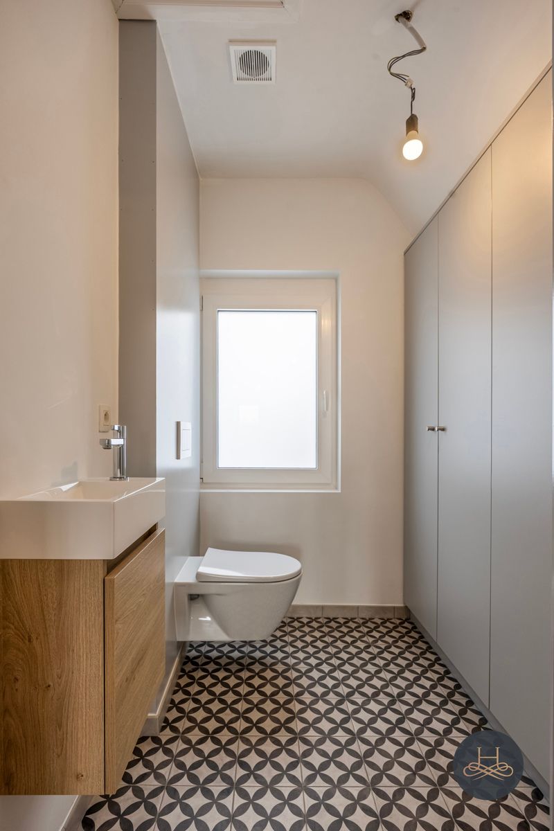 Totaal gerenoveerde woning met grote tuin foto 23