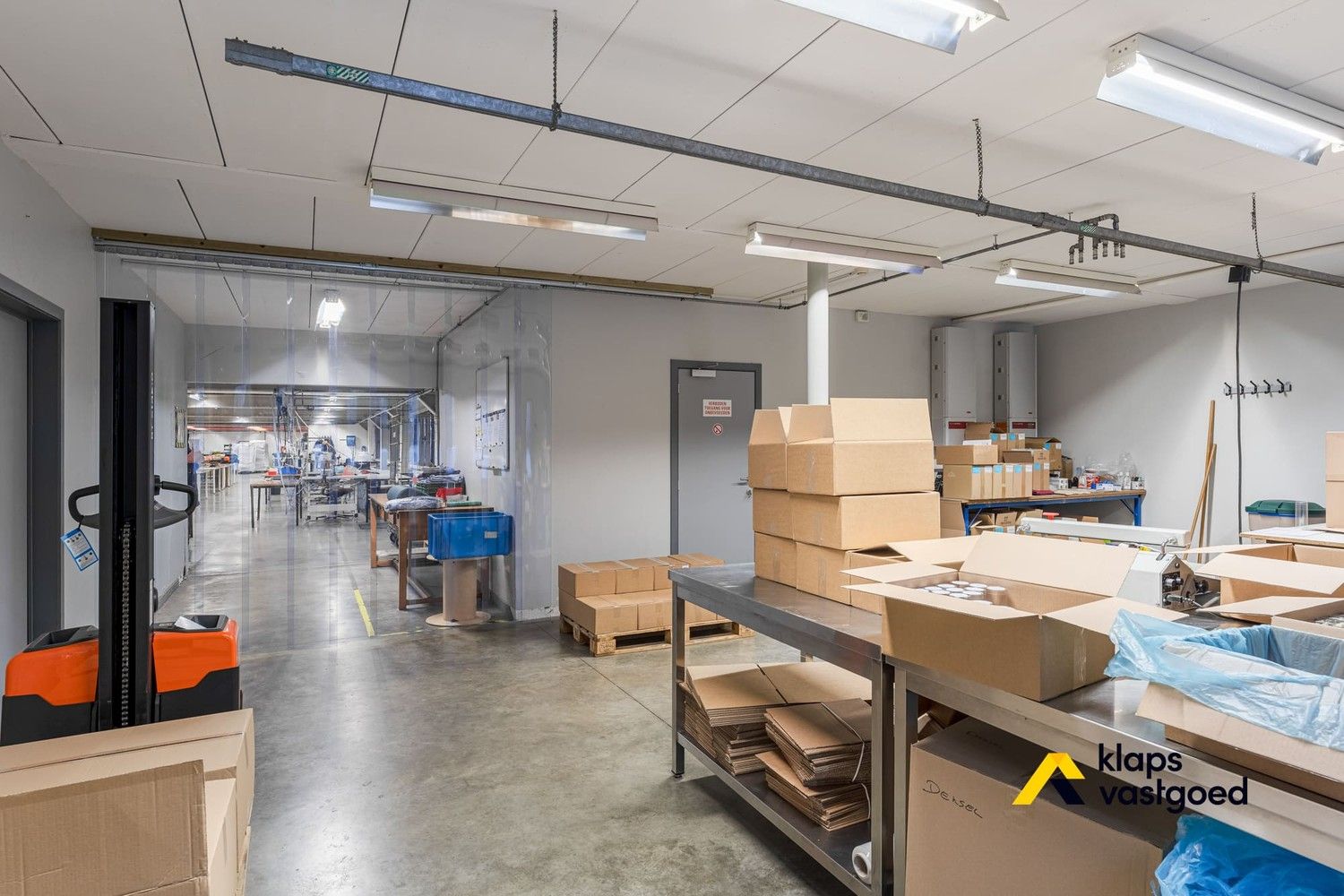Knappe industriële hal op het bedrijventerrein van Rotem foto 6