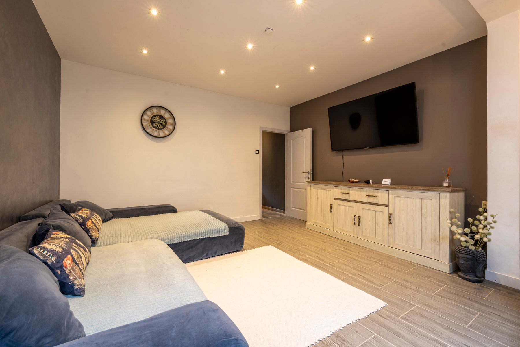 Instapklare woning met 4 slaapkamers en aangename tuin! foto 3