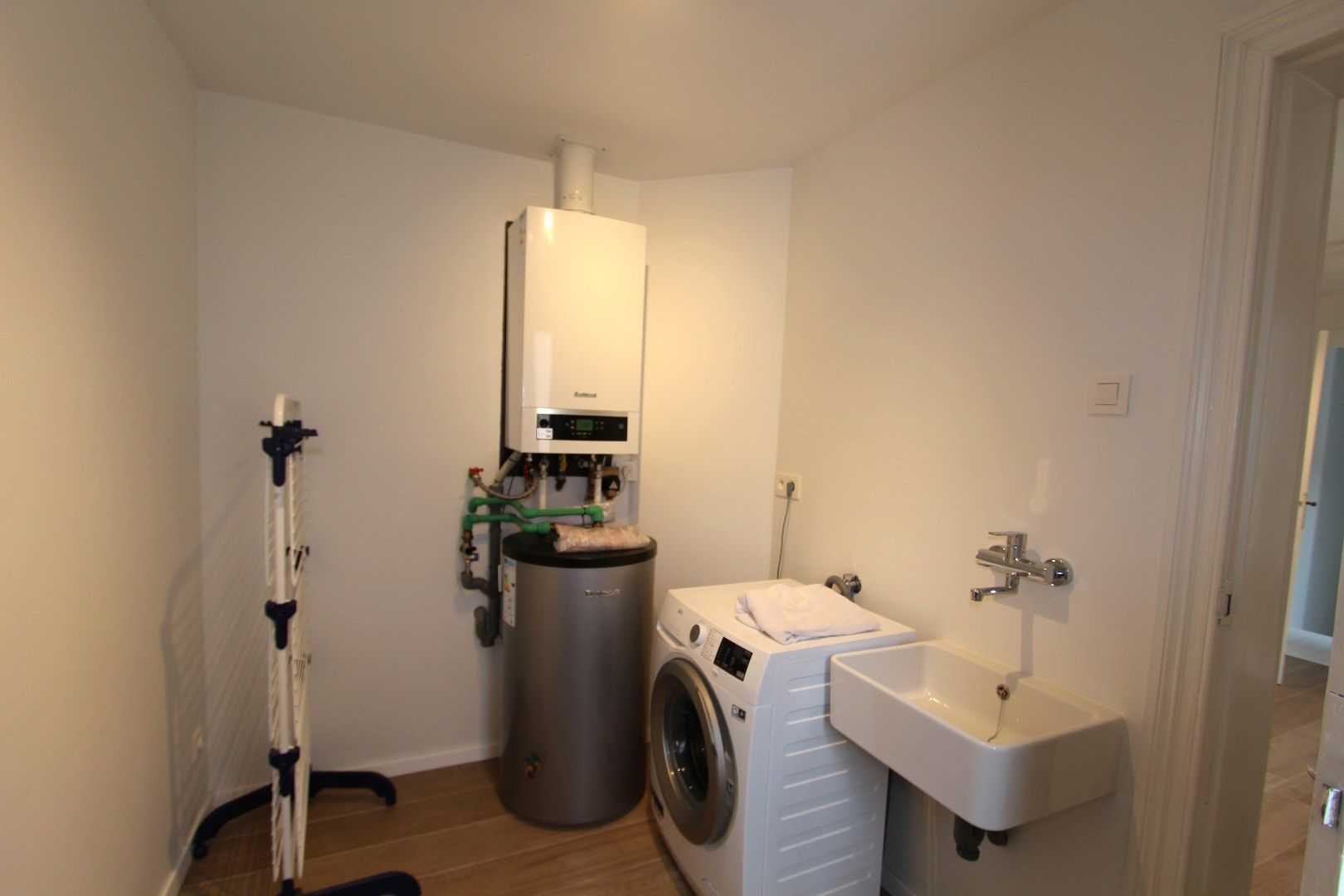 KNAP GERENOVEERDE WONING MET STADSTUIN foto 14