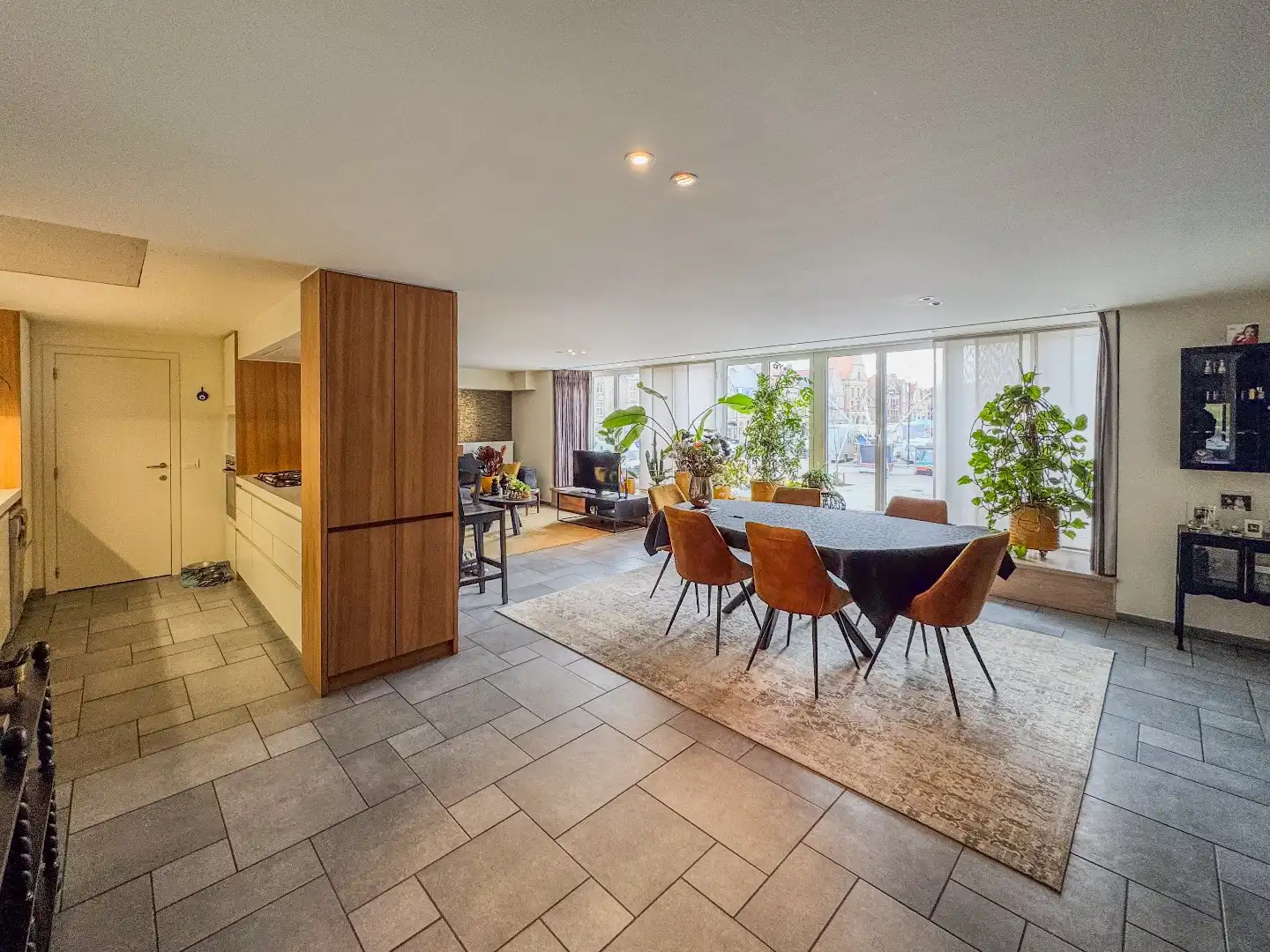 Zeer ruim appartement met 3 slaapkamers, 3 badkamers en gigantisch terras. foto 2