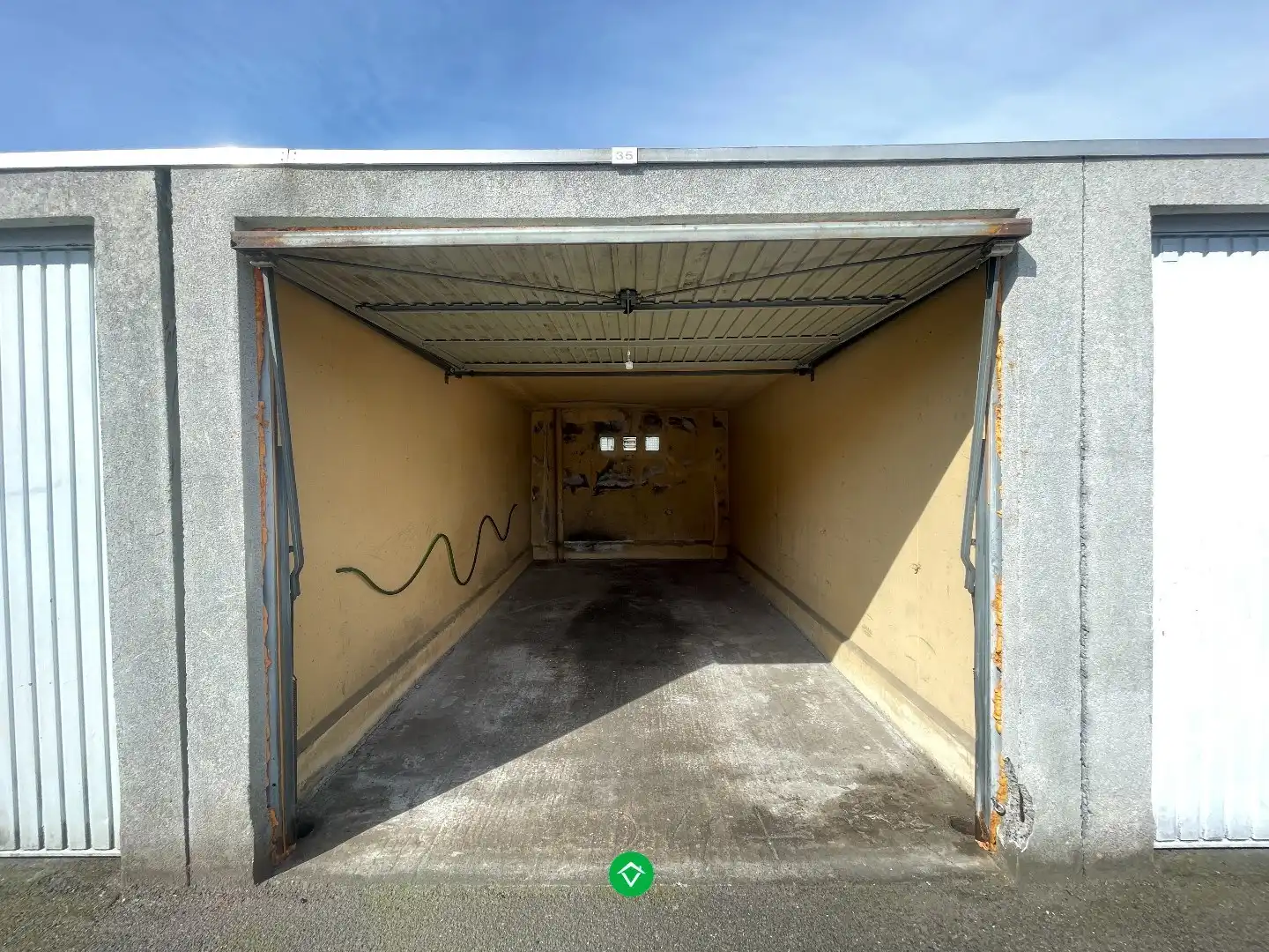 Afgesloten garagebox in centrum Roeselare foto 2